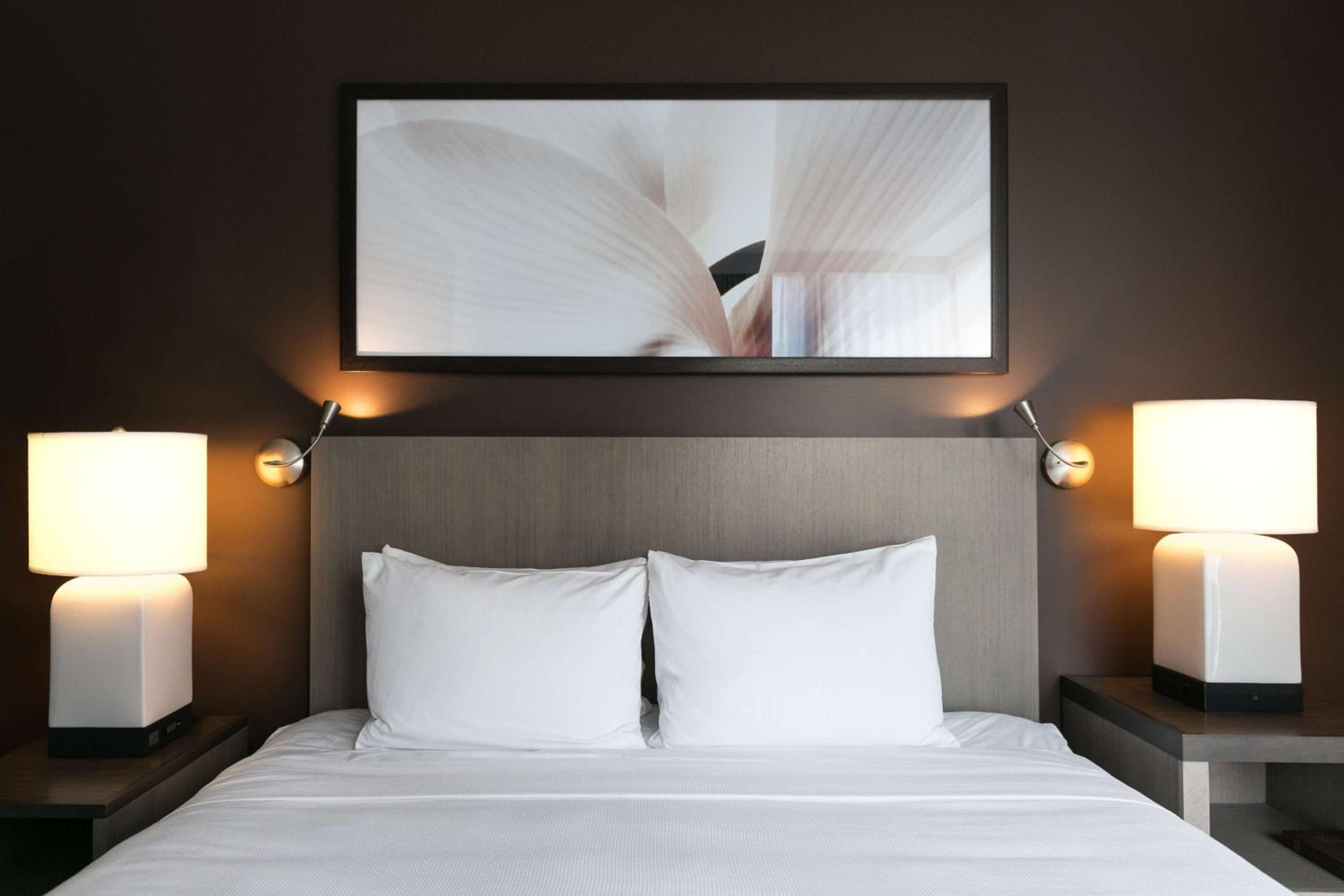 Queen Studio Suite with Kitchen and Accessible Tub - Disability Access at Hyatt House New York/Chelsea in New York