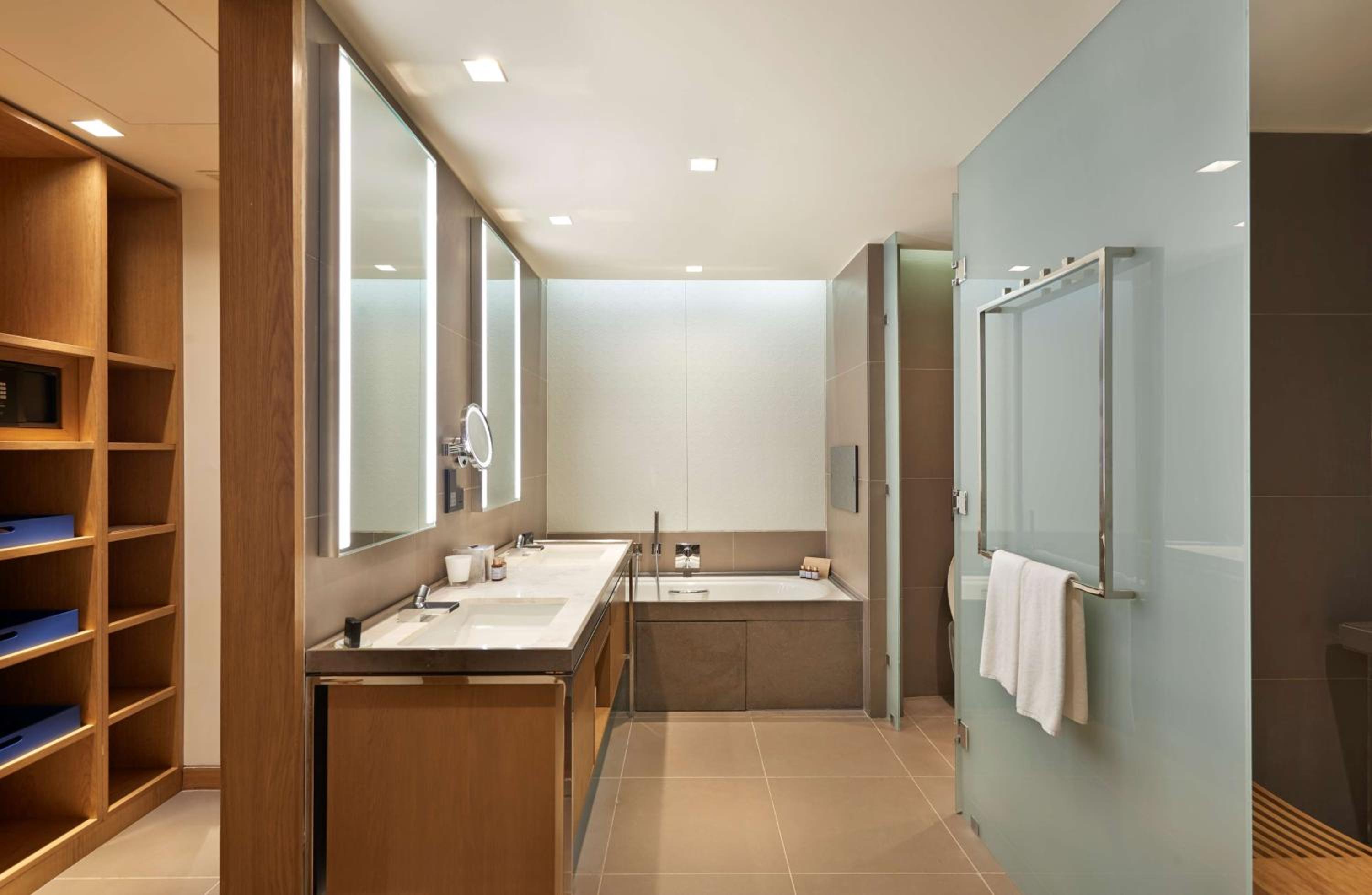 Suite with View - Photo 3