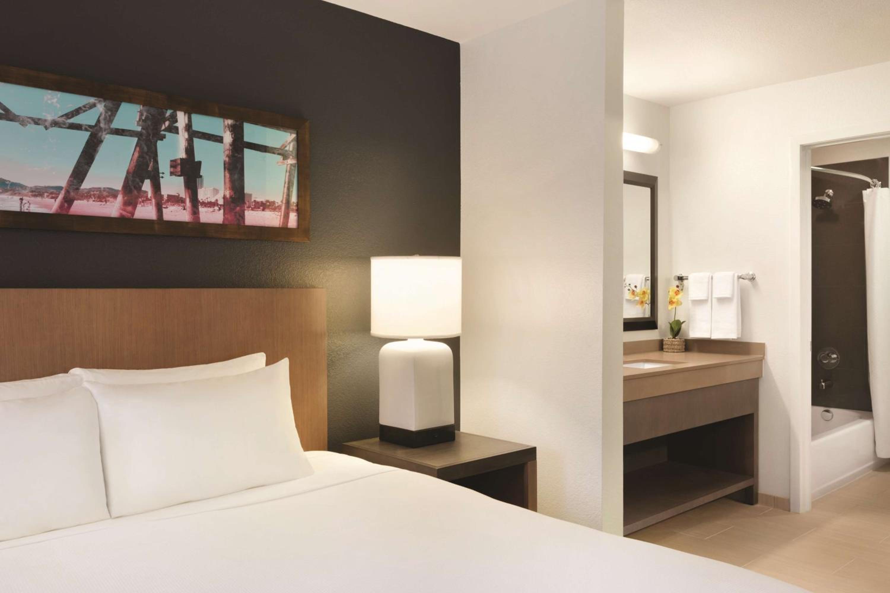 One-Bedroom King Suite