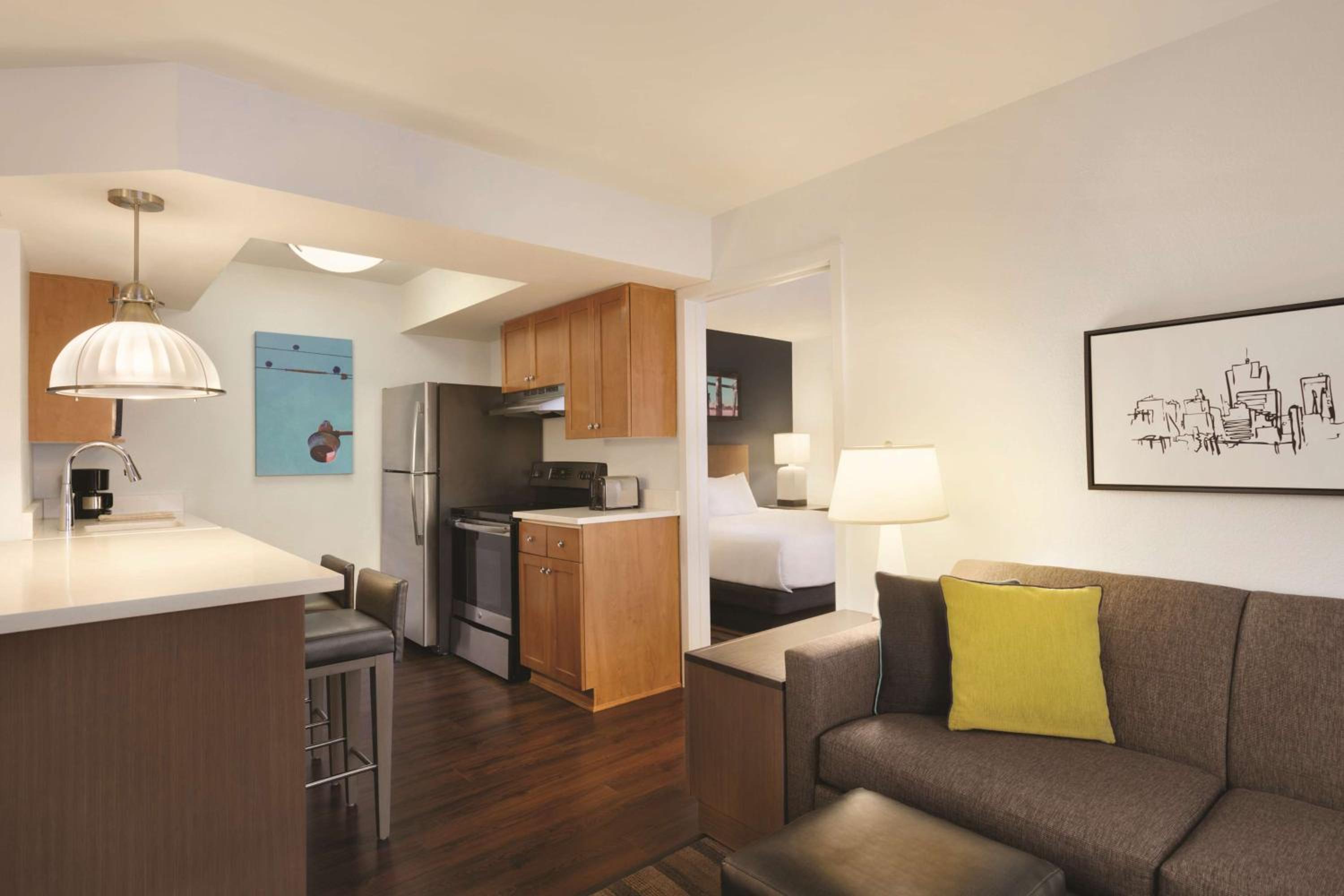 One-Bedroom King Suite with Roll-In Shower - Disability Access