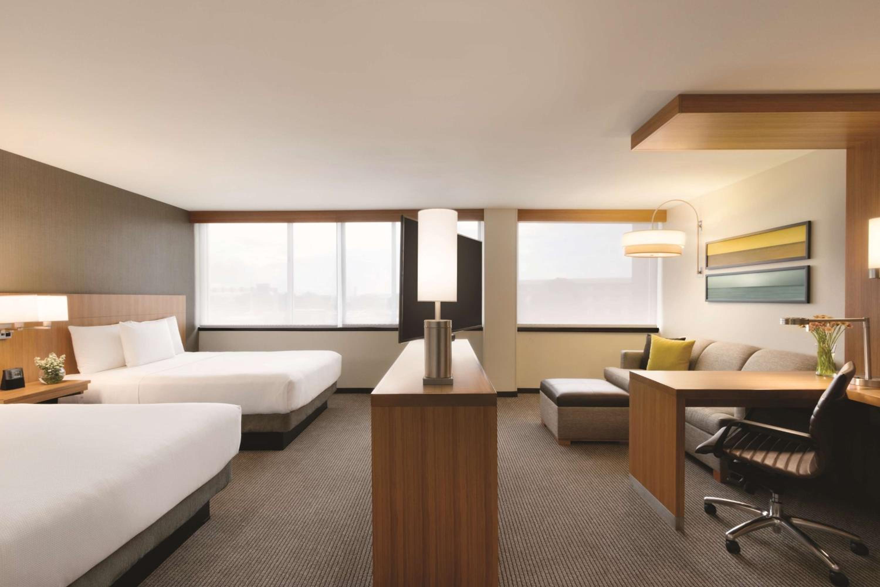 Queen Studio with Sofa Bed - High Floor