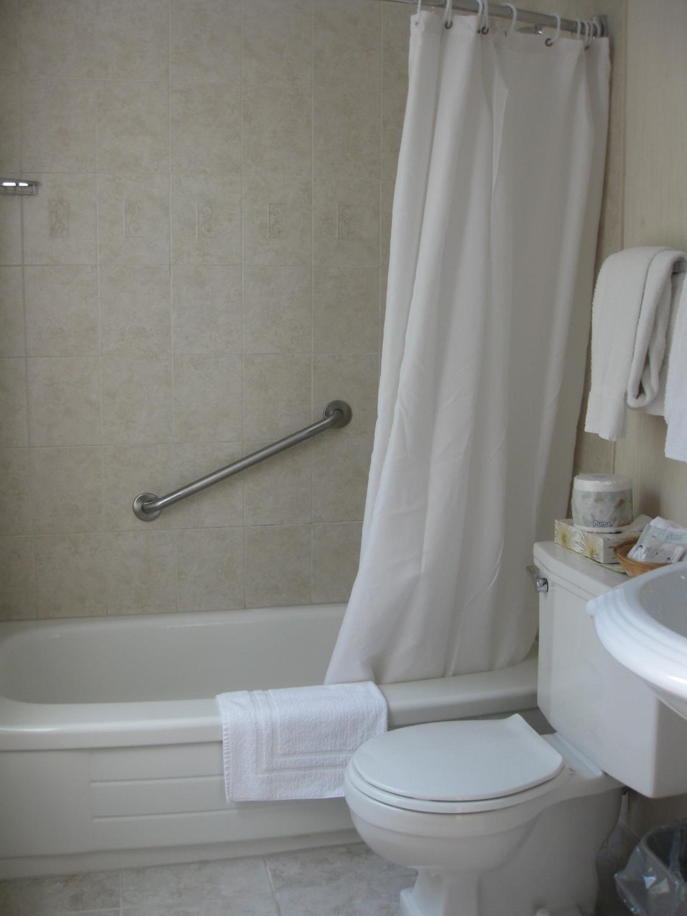 Queen Room photo 2