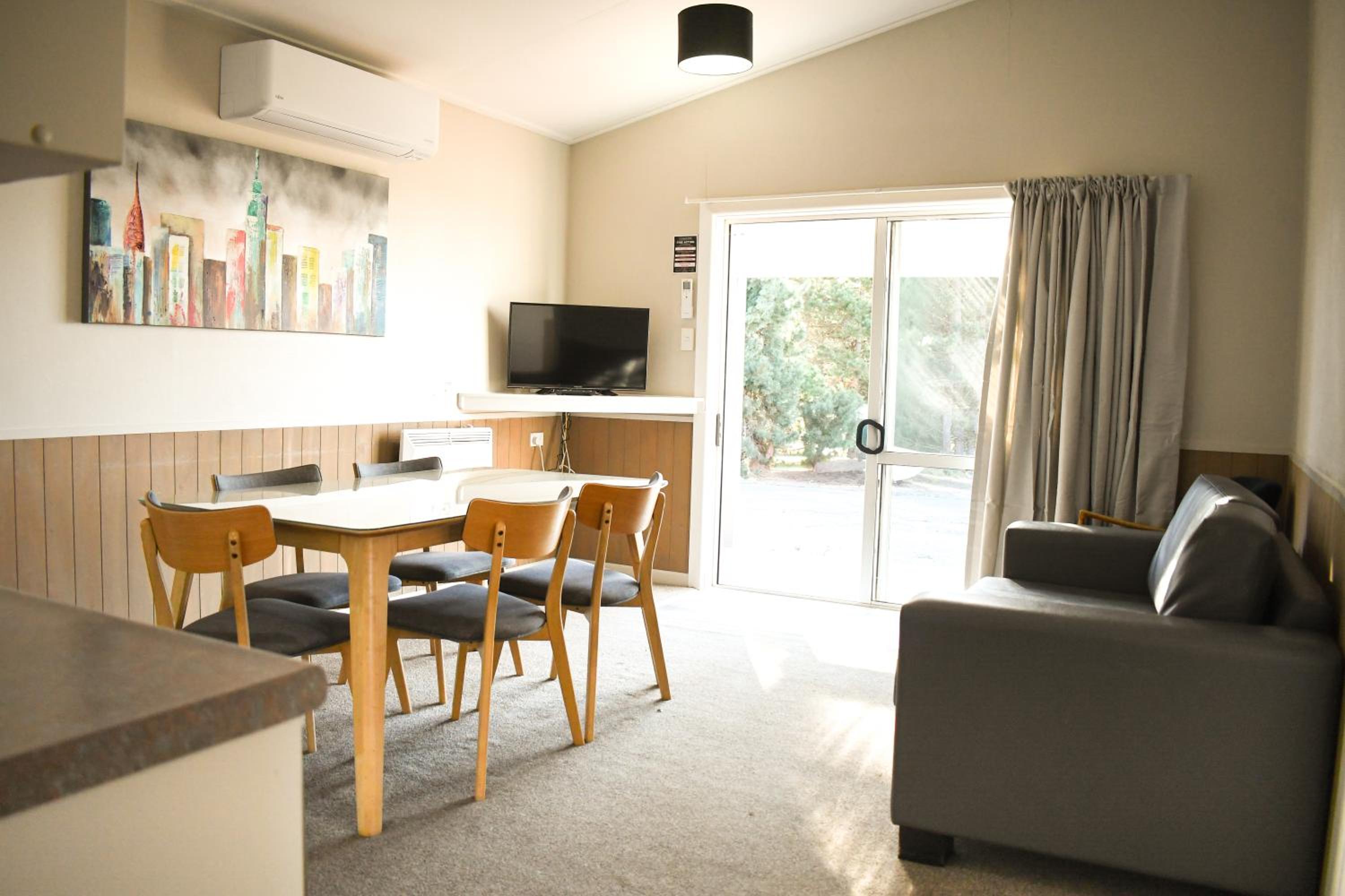 Two-Bedroom Apartment thumbnail 6