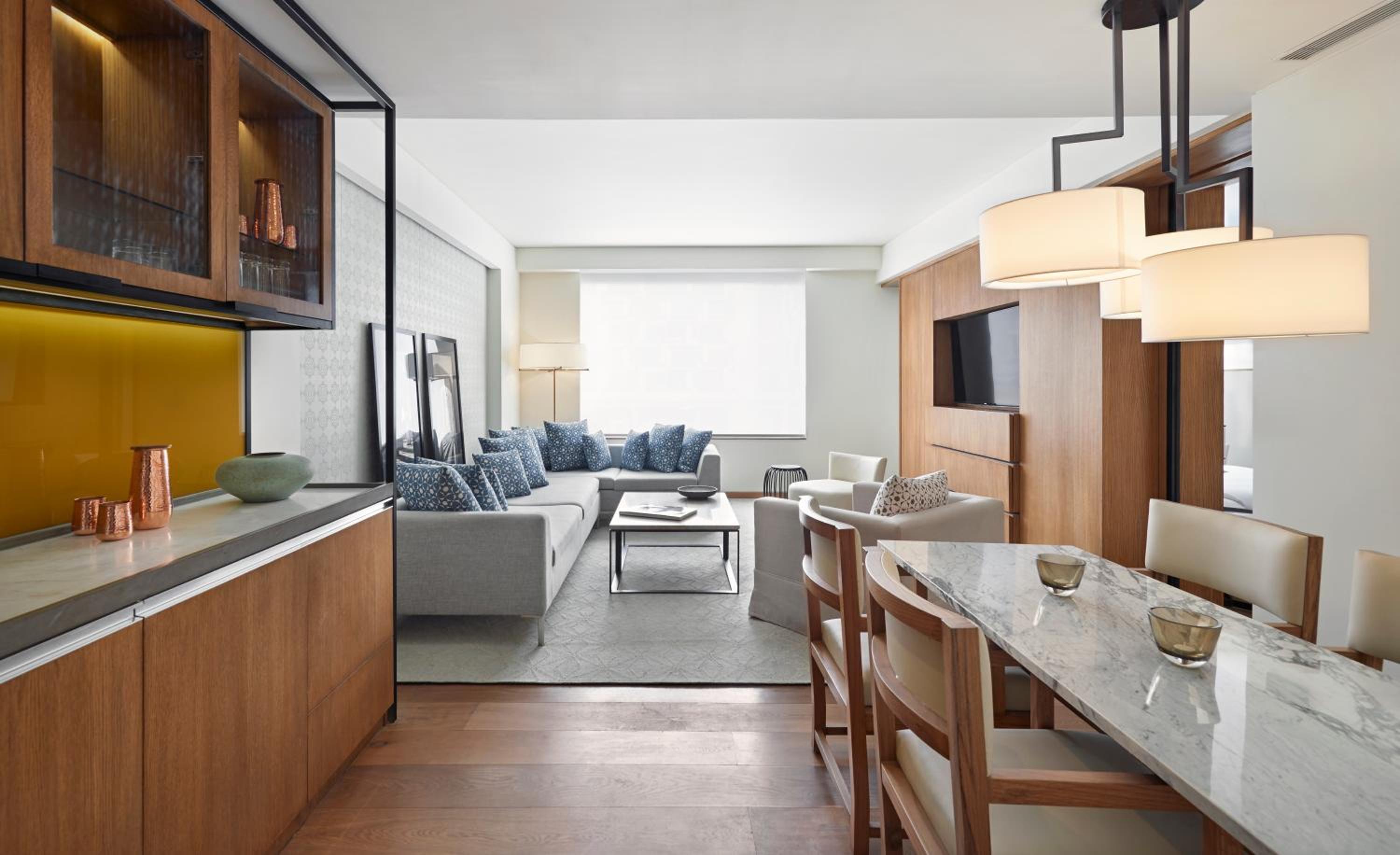 Large Suite with View - Photo 2