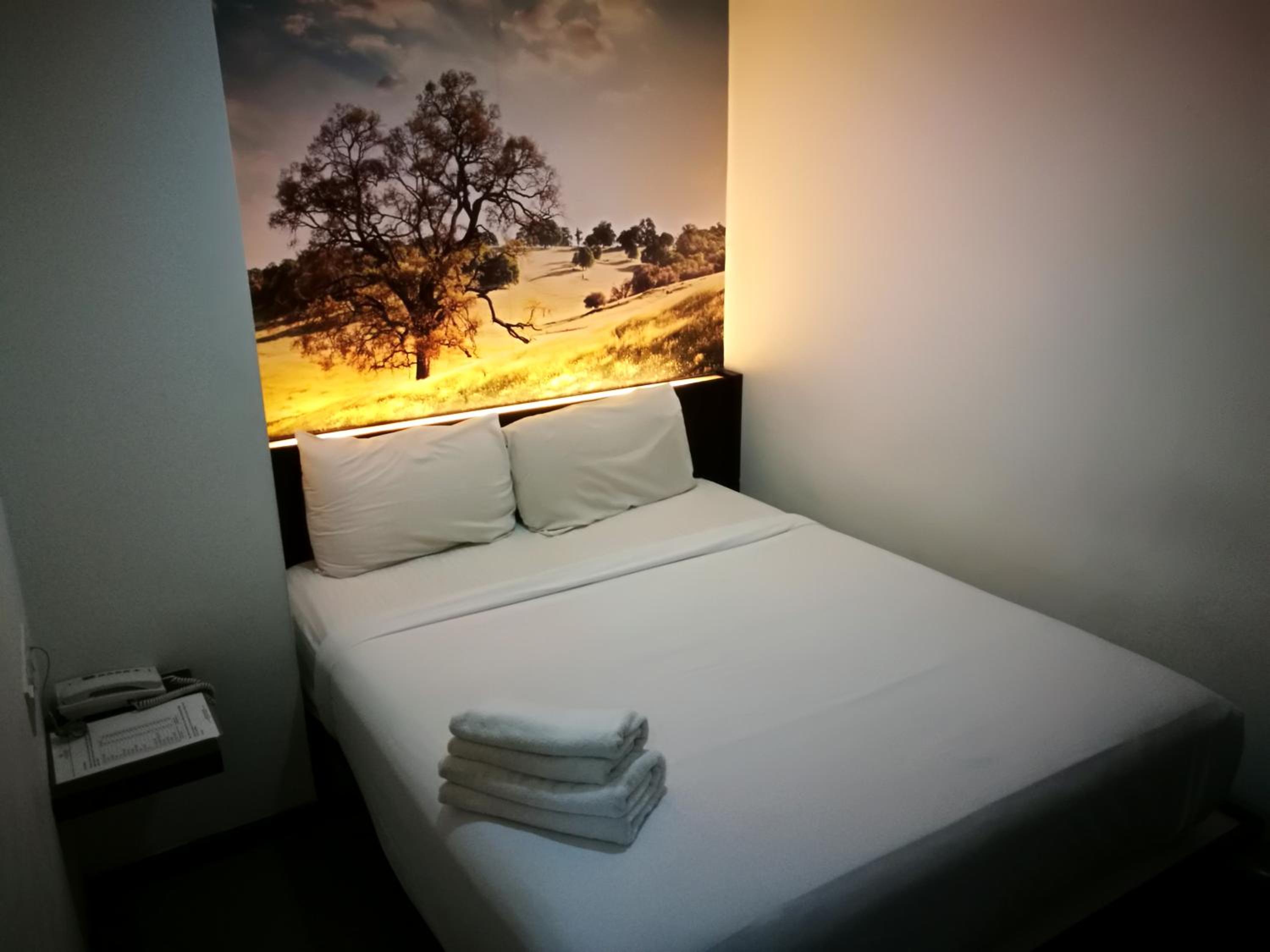 Standard Queen Room photo 2