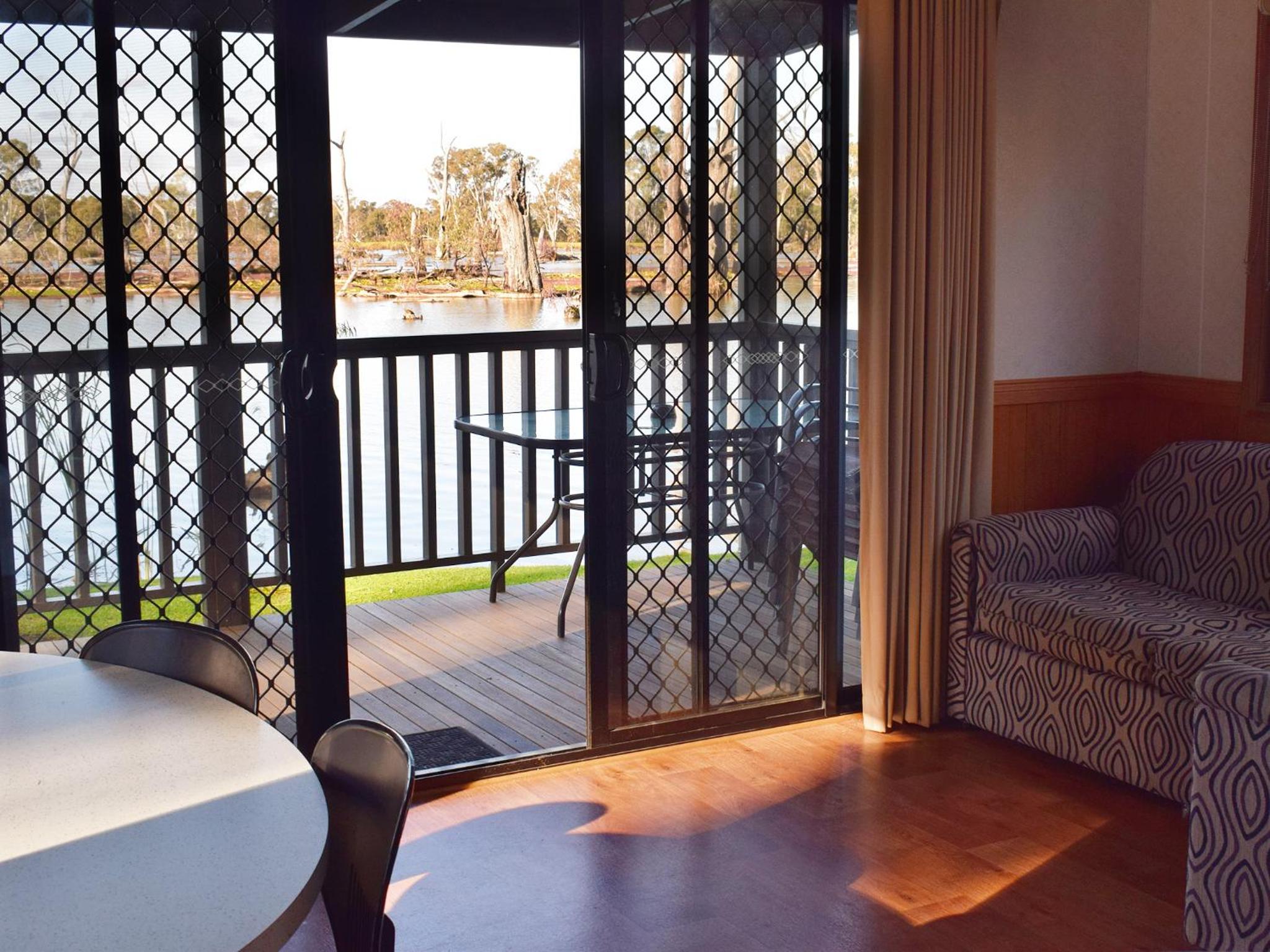 3 Bedroom Waterfront Cabin photo 3