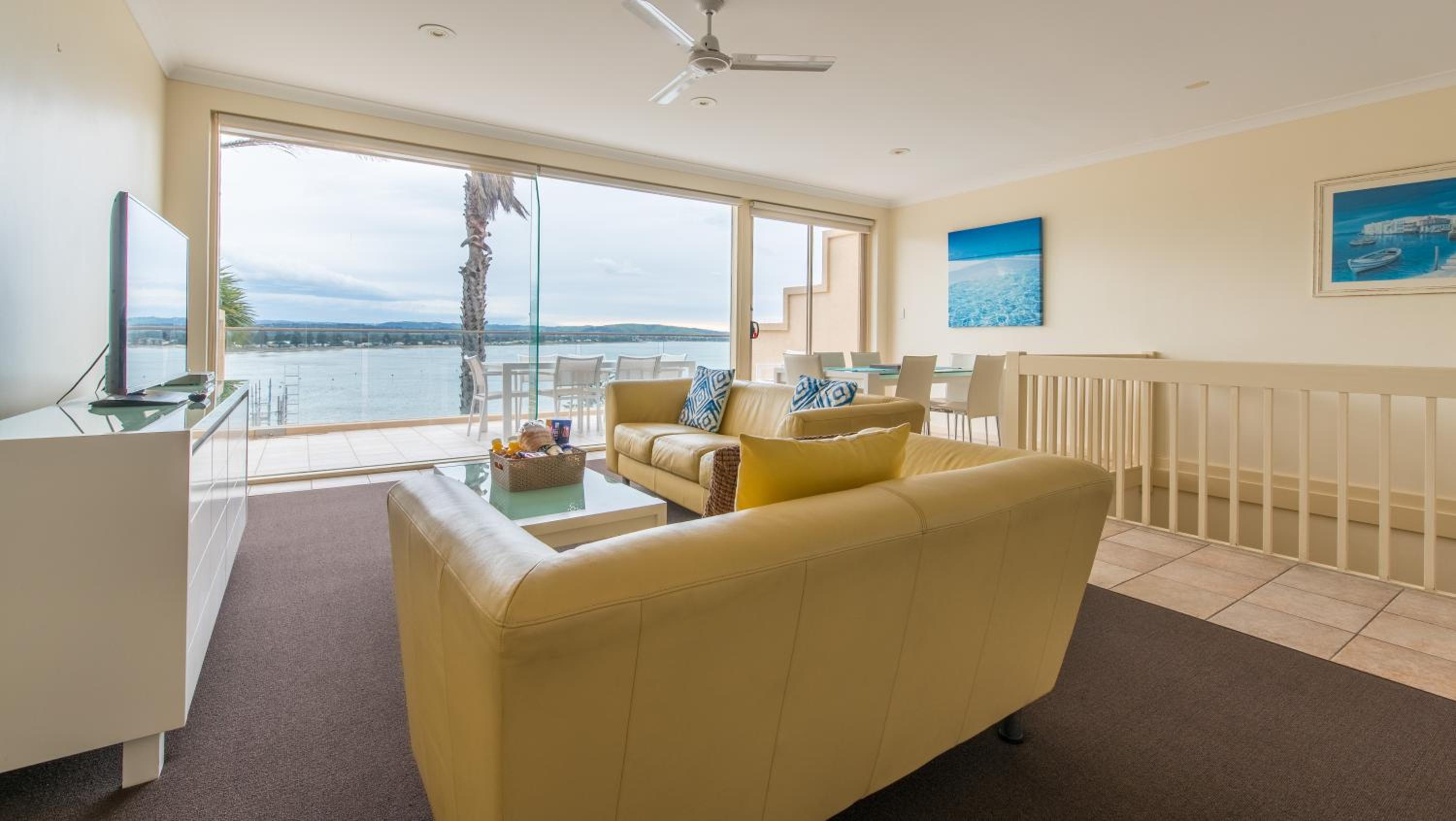 Apartment with Ocean View - Photo 3