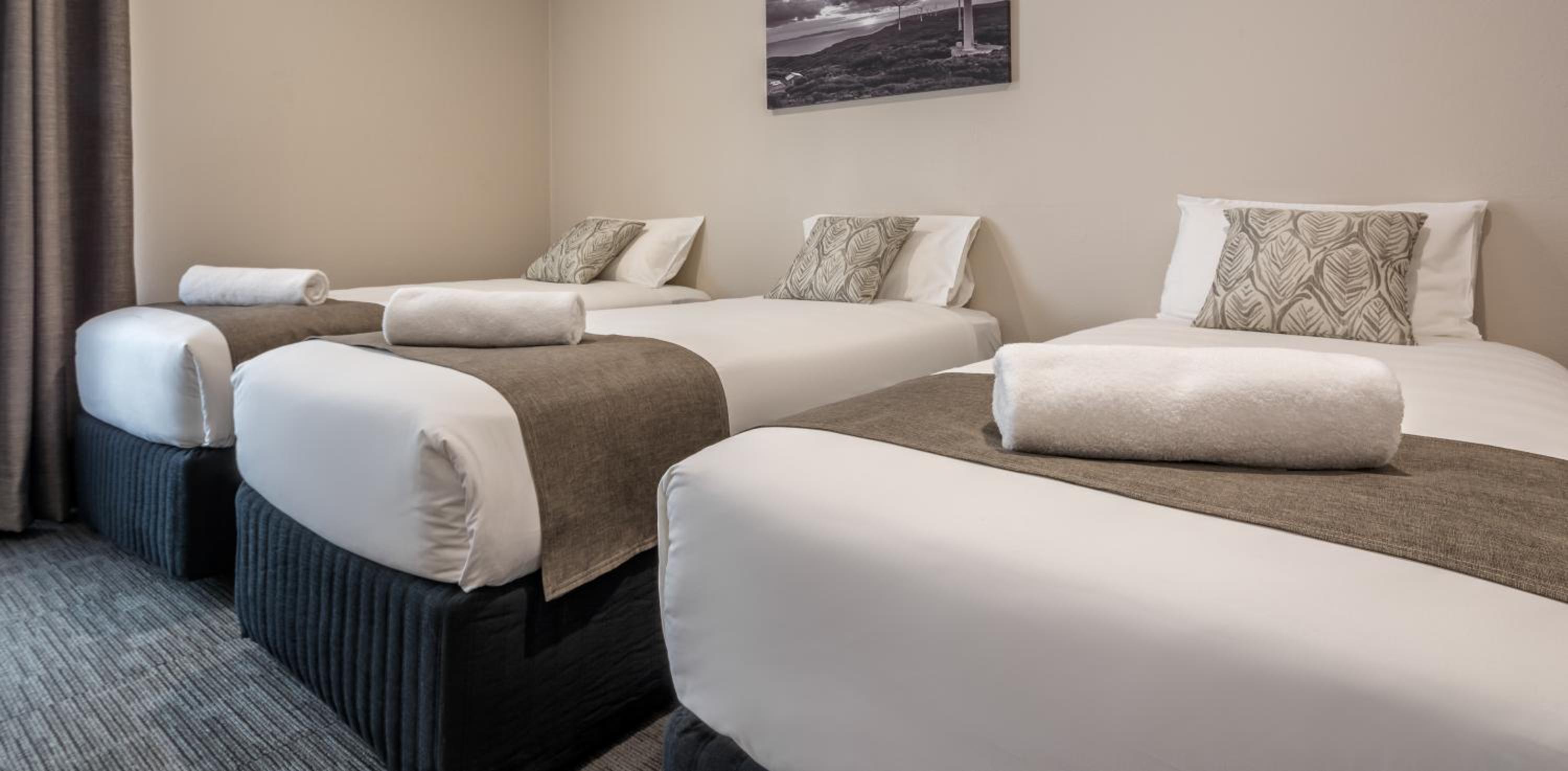 Deluxe Family Suite - Photo 3