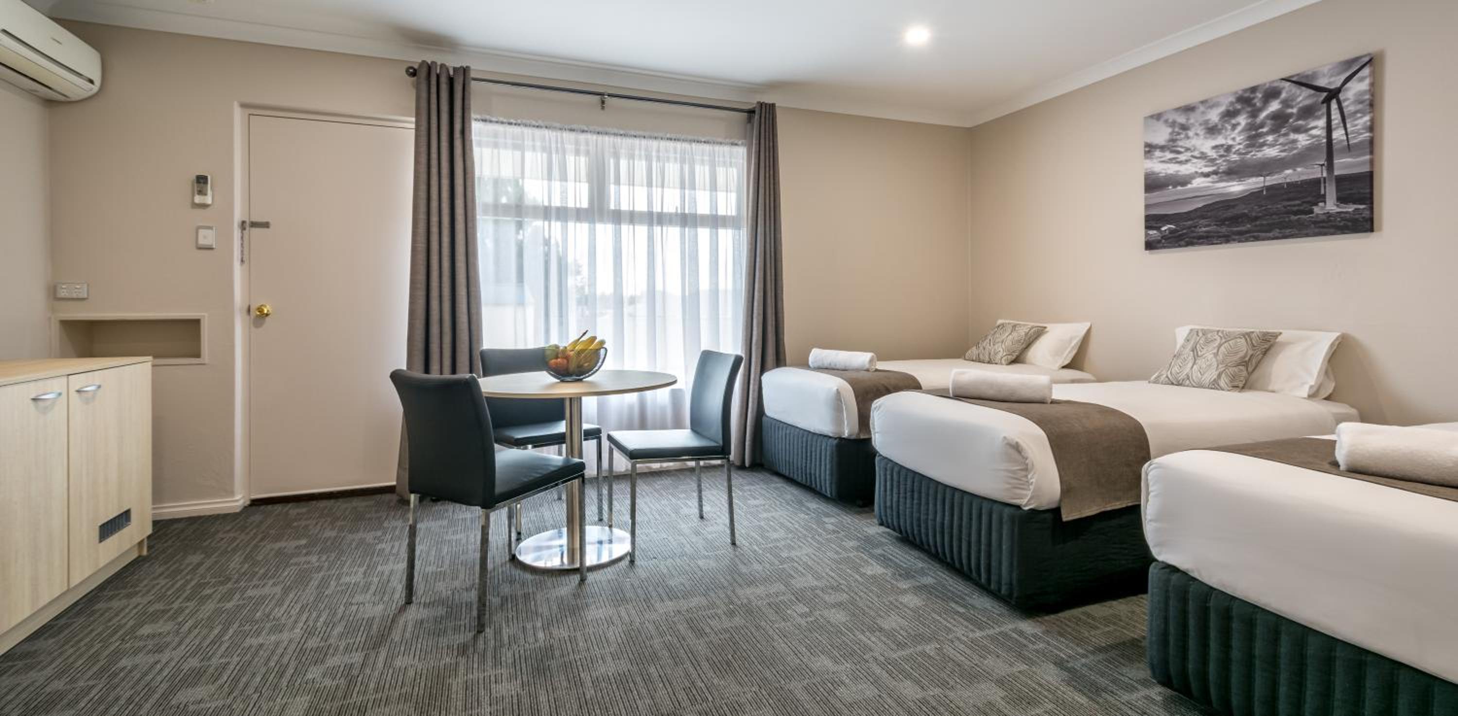Deluxe Family Suite - Photo 1