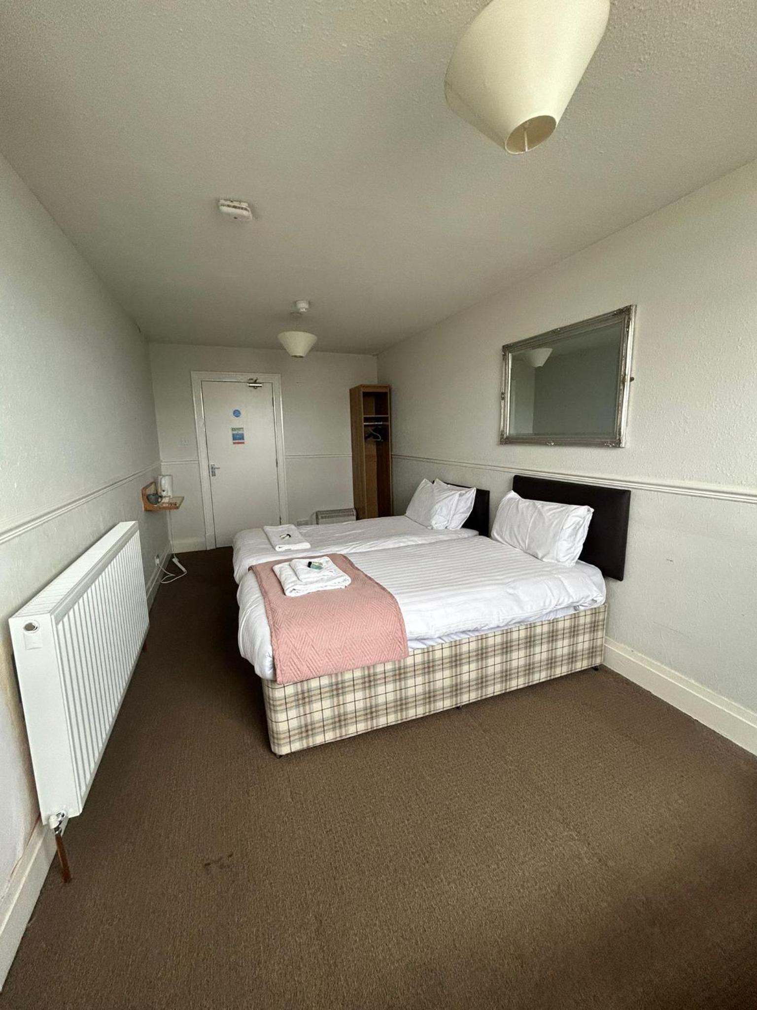 Standard Twin Room with Shared Bathroom