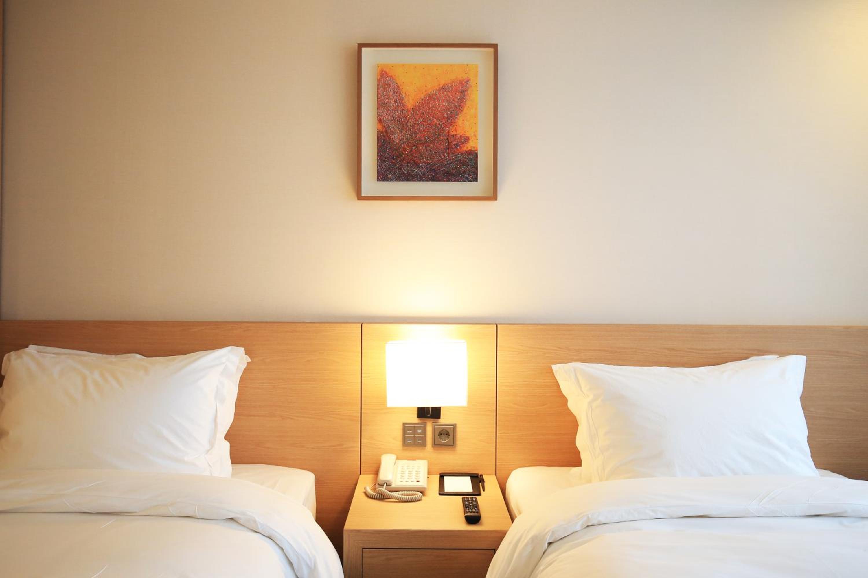 Standard Twin Room - Photo 2