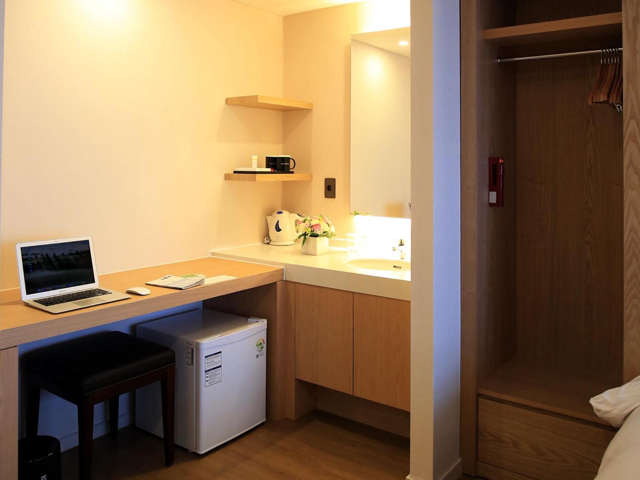 Deluxe Twin Room - Photo 2