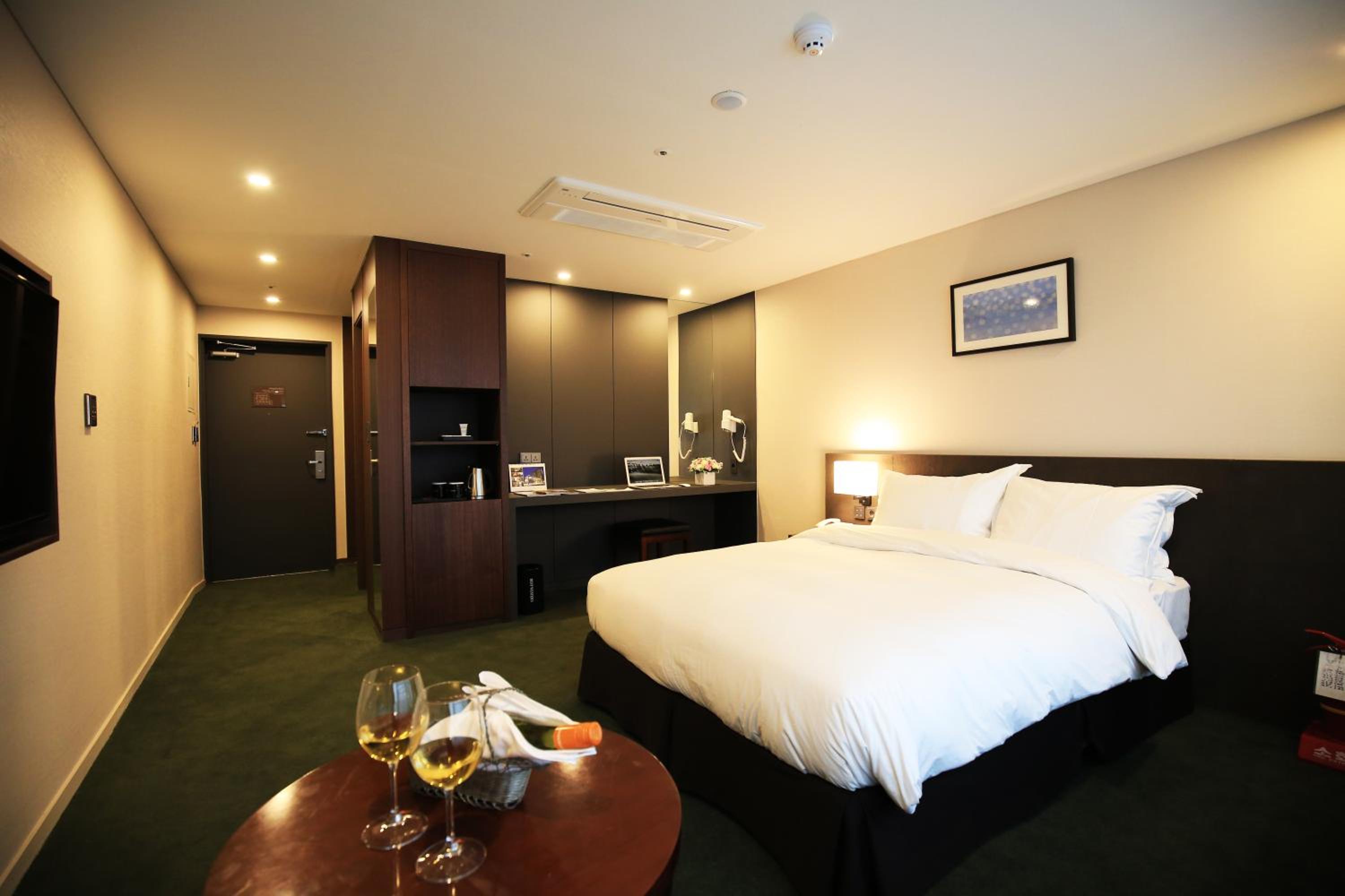 Standard Double Room - Photo 2