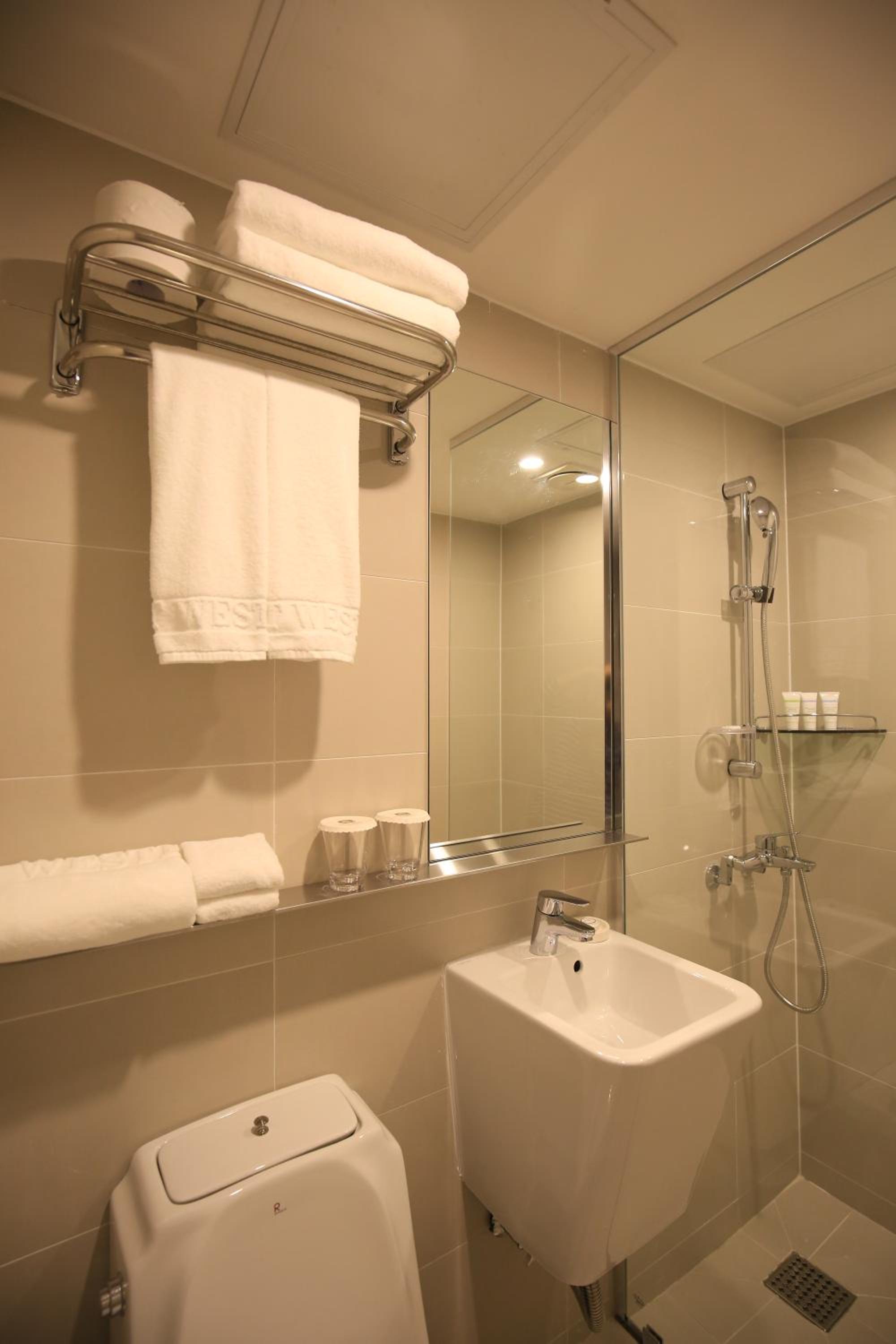 Standard Double Room - Photo 4
