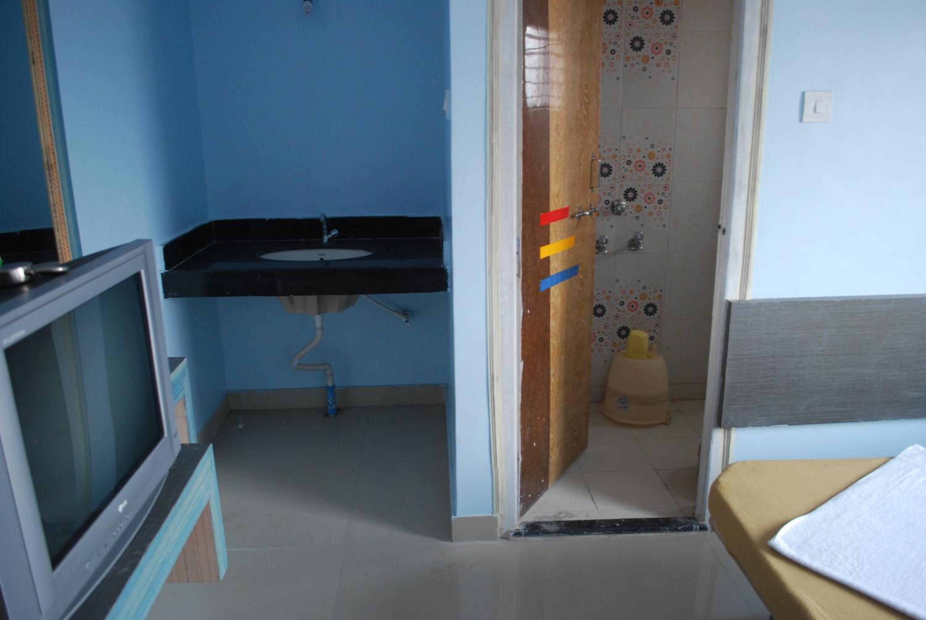 Quadruple Room Non AC photo 1