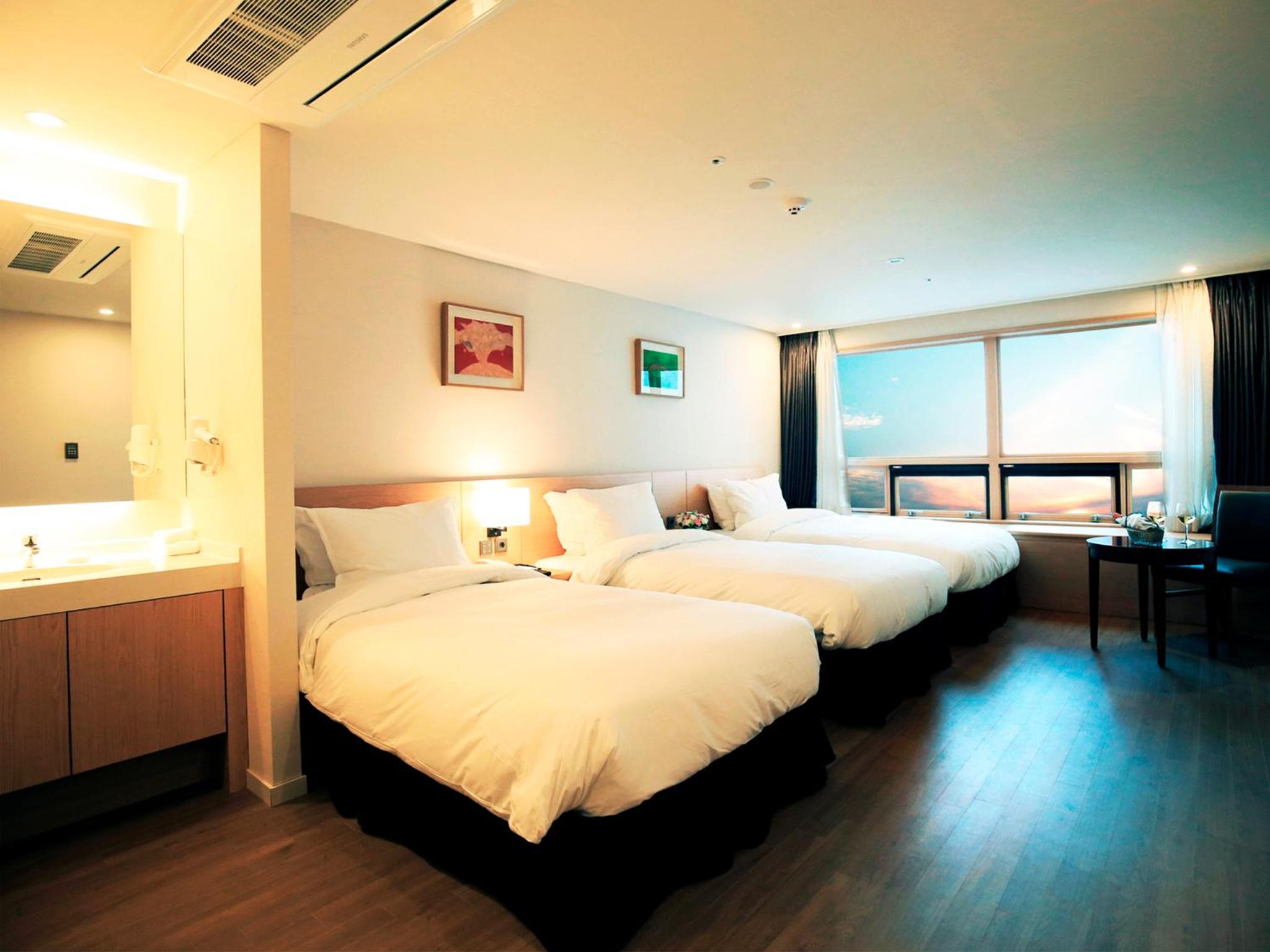 Deluxe Triple Room - Photo 1