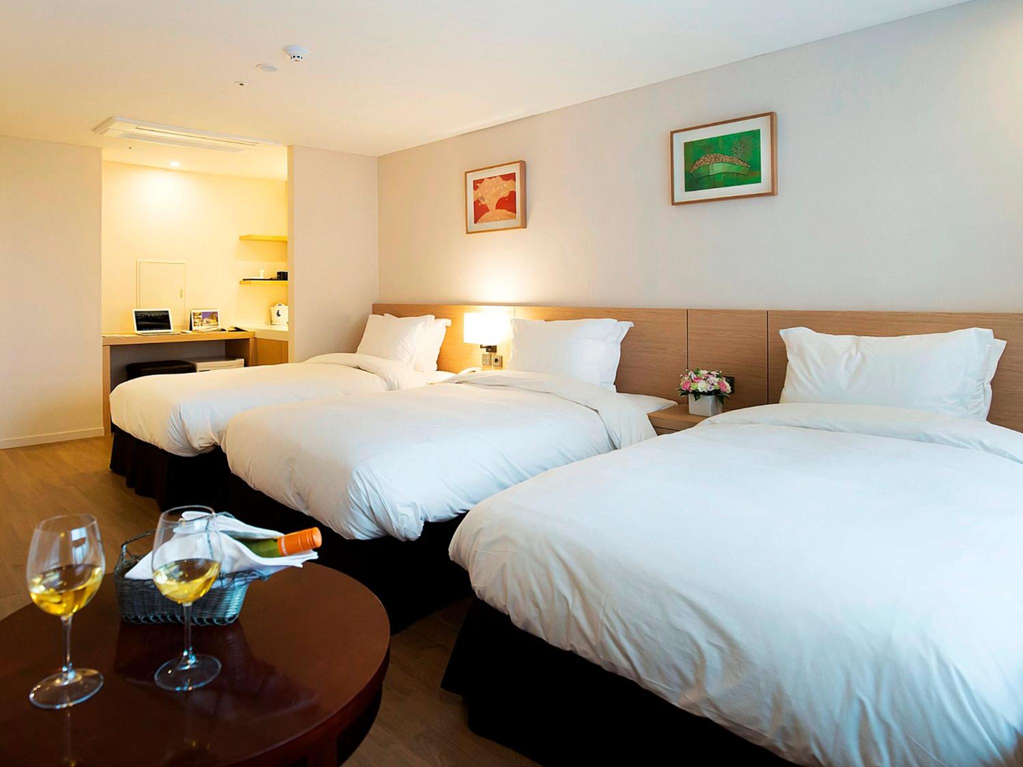Deluxe Triple Room - Photo 2