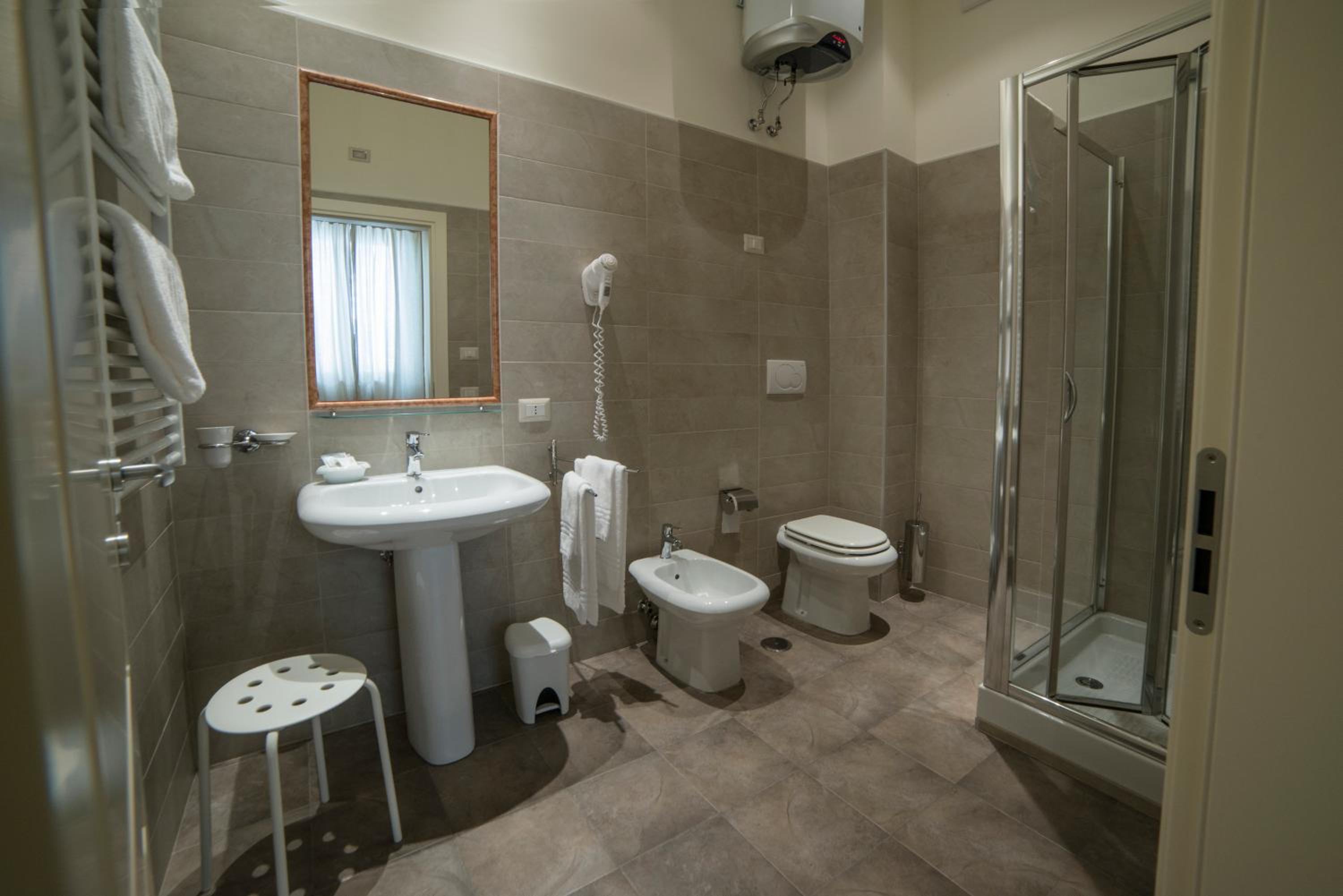 Suite with Spa Bath photo 2