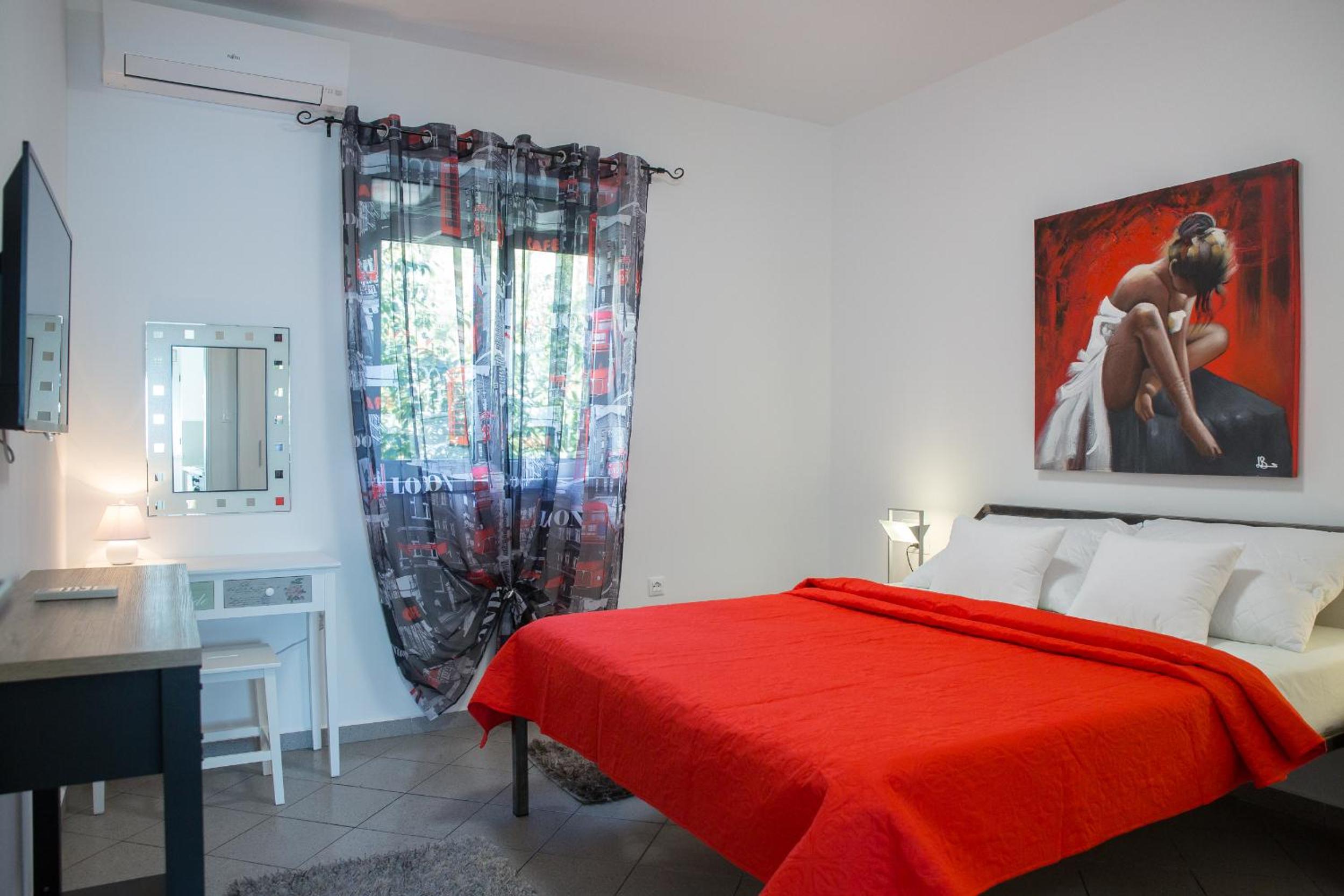 Apartment with Sea View - Photo 8