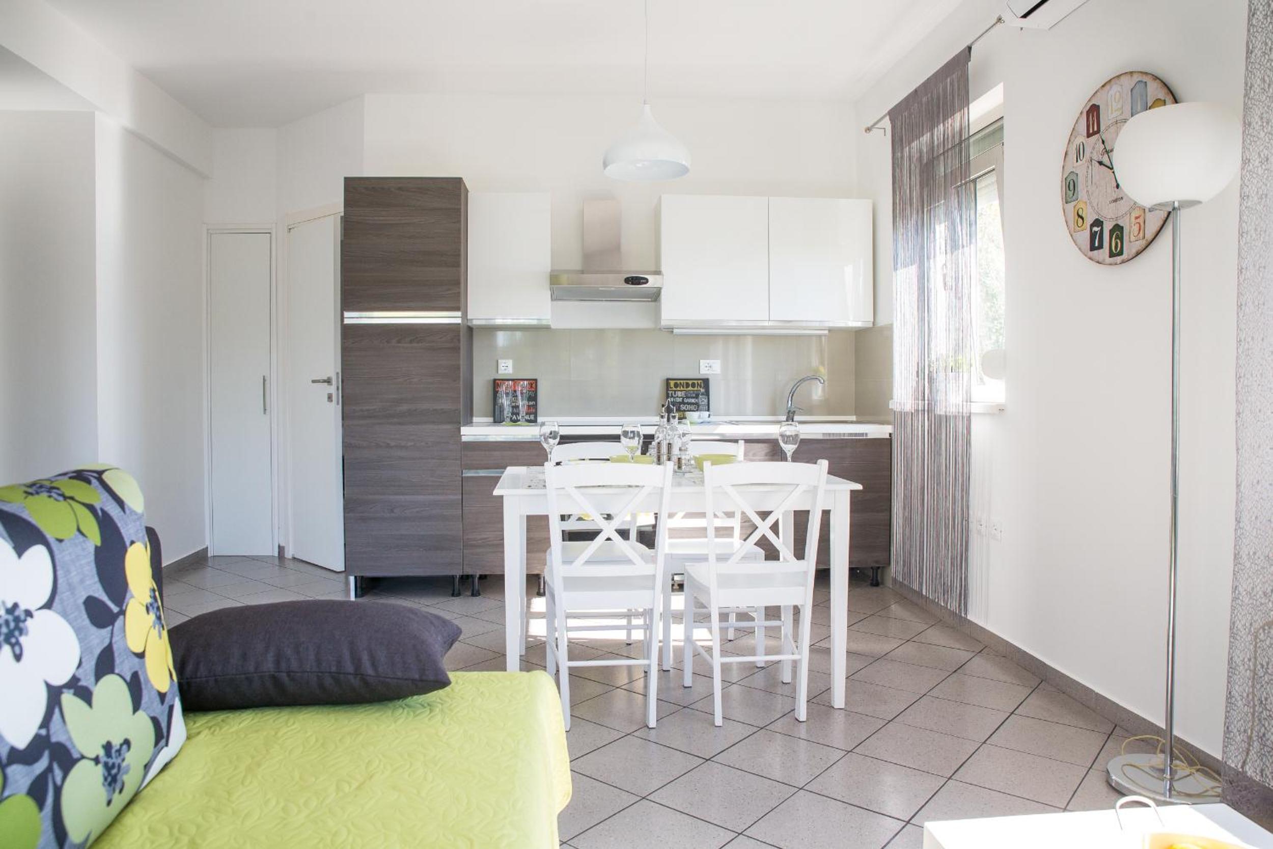 Apartment with Sea View - Photo 6