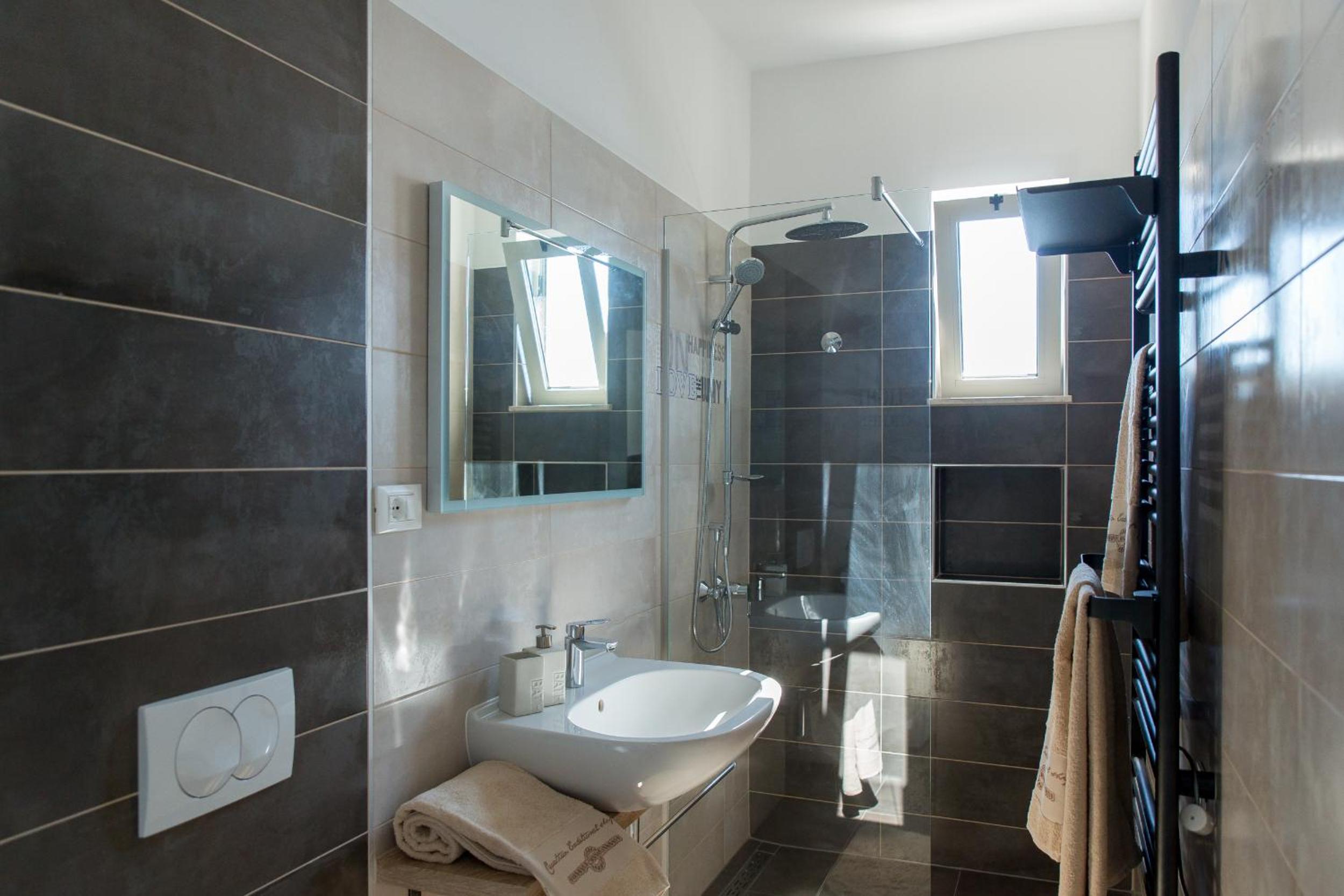 Apartment with Sea View - Photo 4