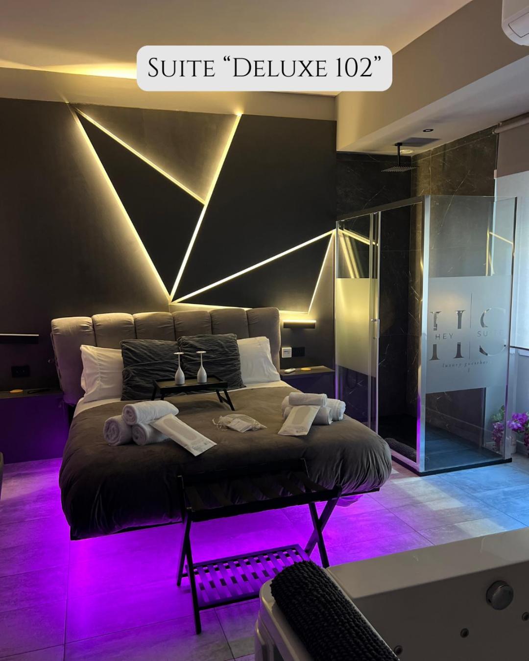 Deluxe King Room photo 1