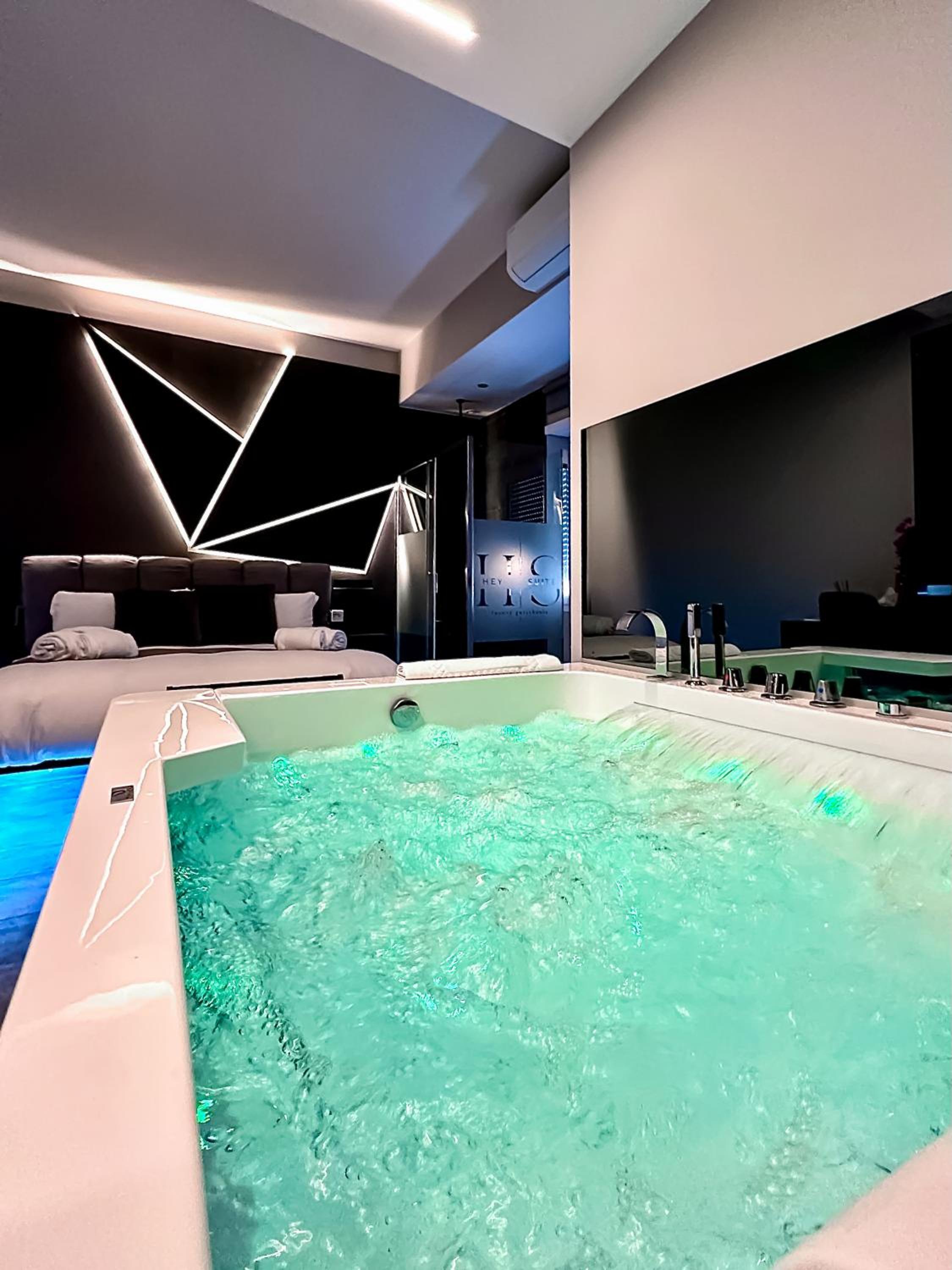 Deluxe King Room photo 3