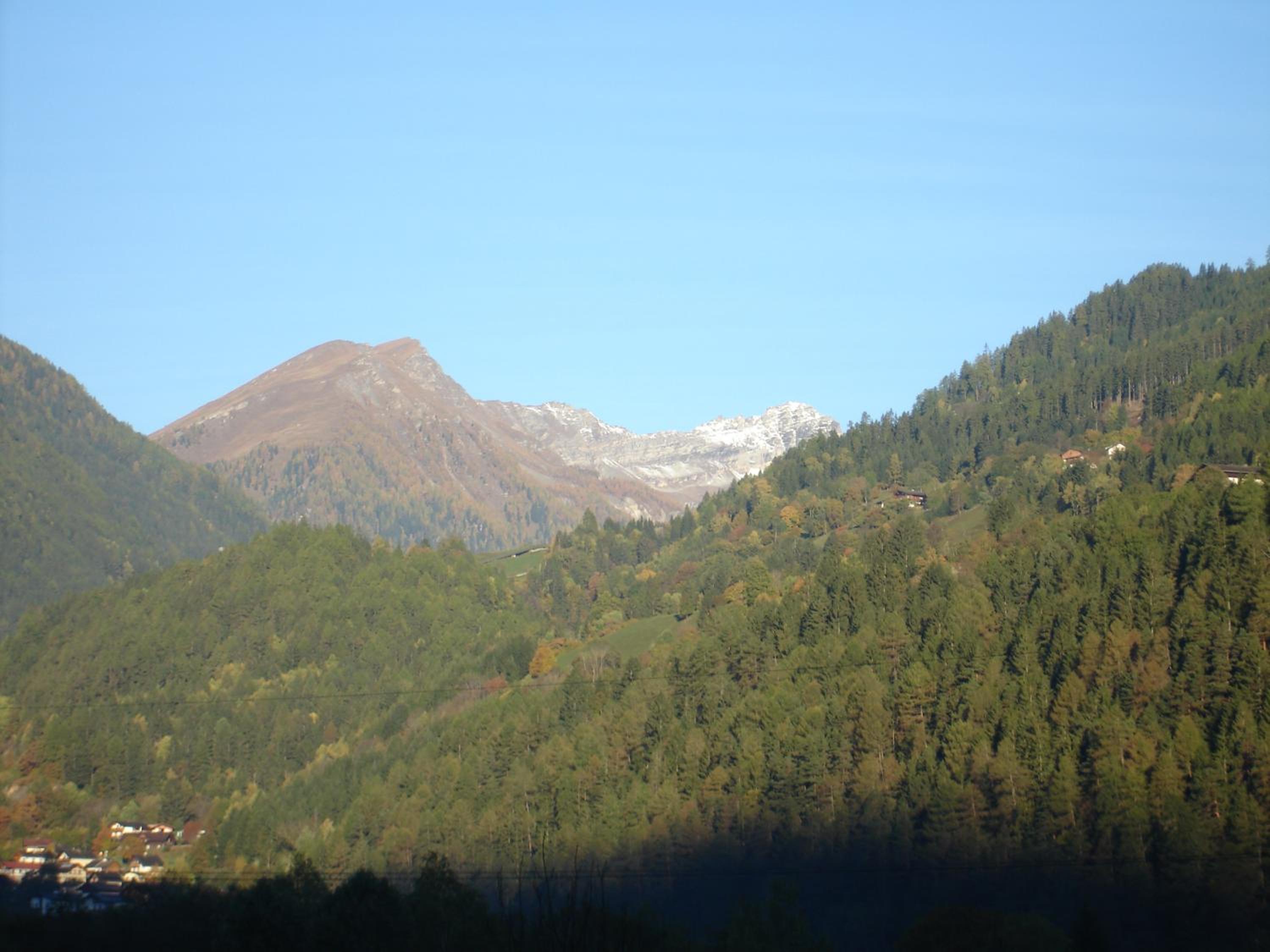 Apartment with Mountain View photo 2