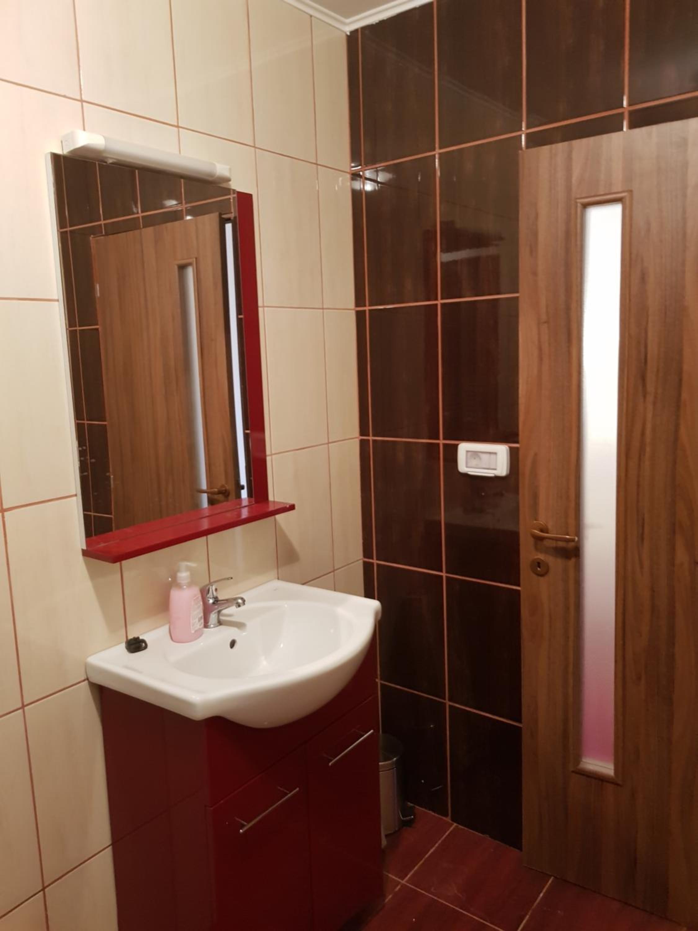 Twin Room with Private Bathroom - Photo 6