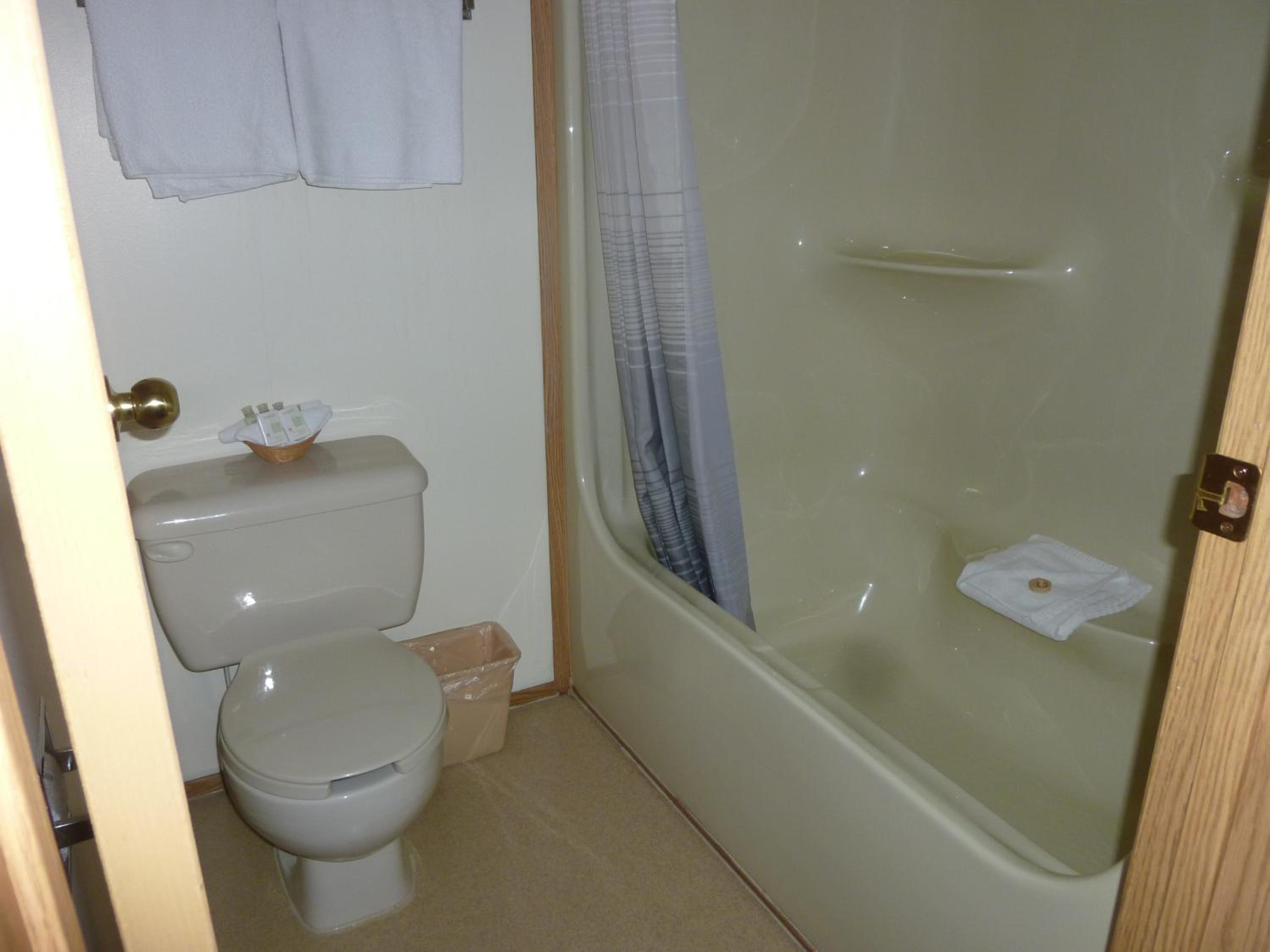 Queen Room with Kitchenette photo 2