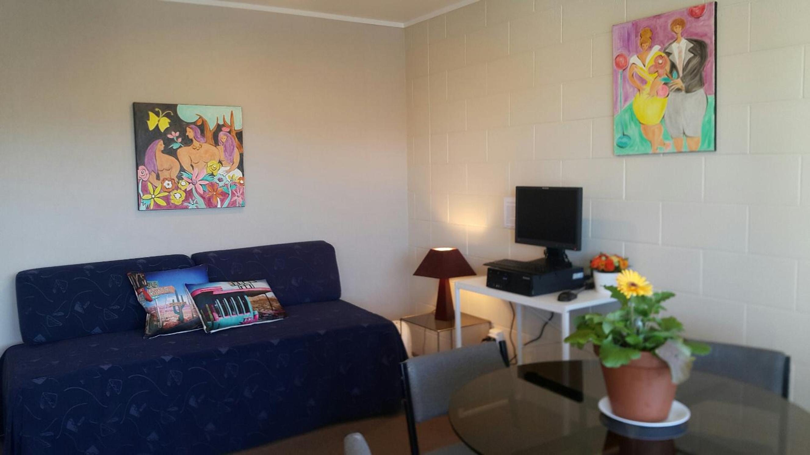 One-Bedroom Apartment - Photo 2