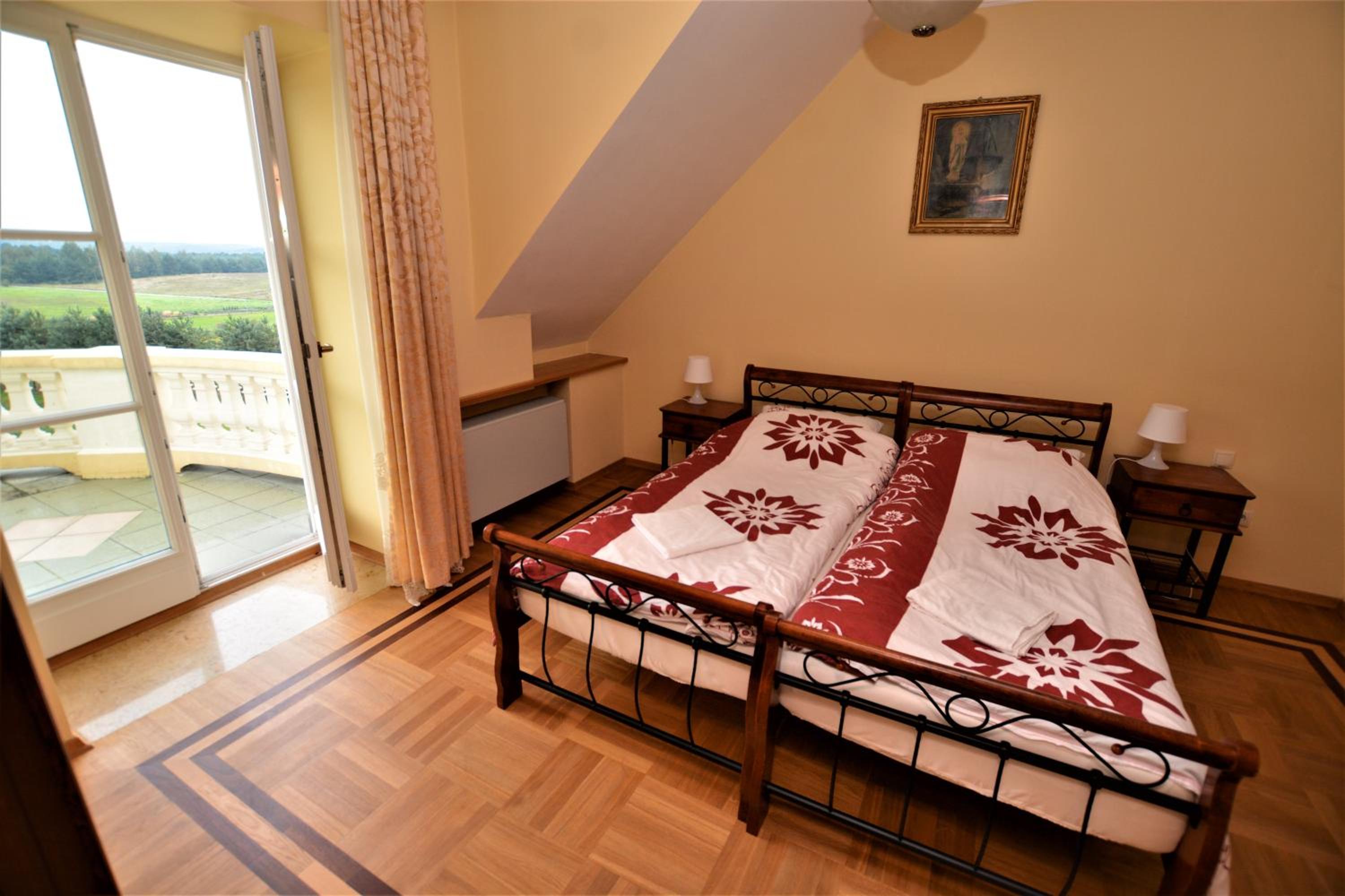 One-Bedroom Apartment - Photo 4