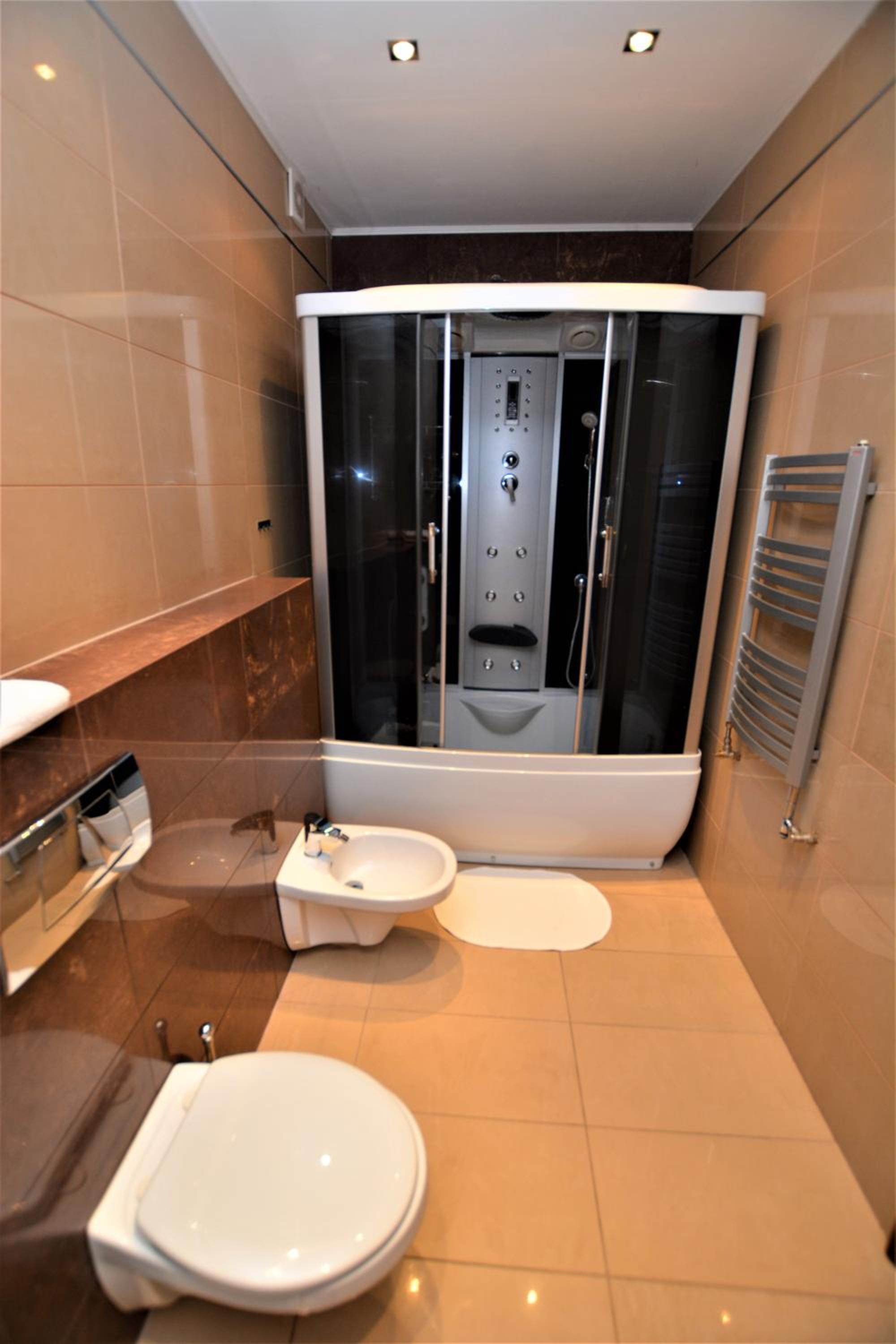 One-Bedroom Apartment - Photo 2
