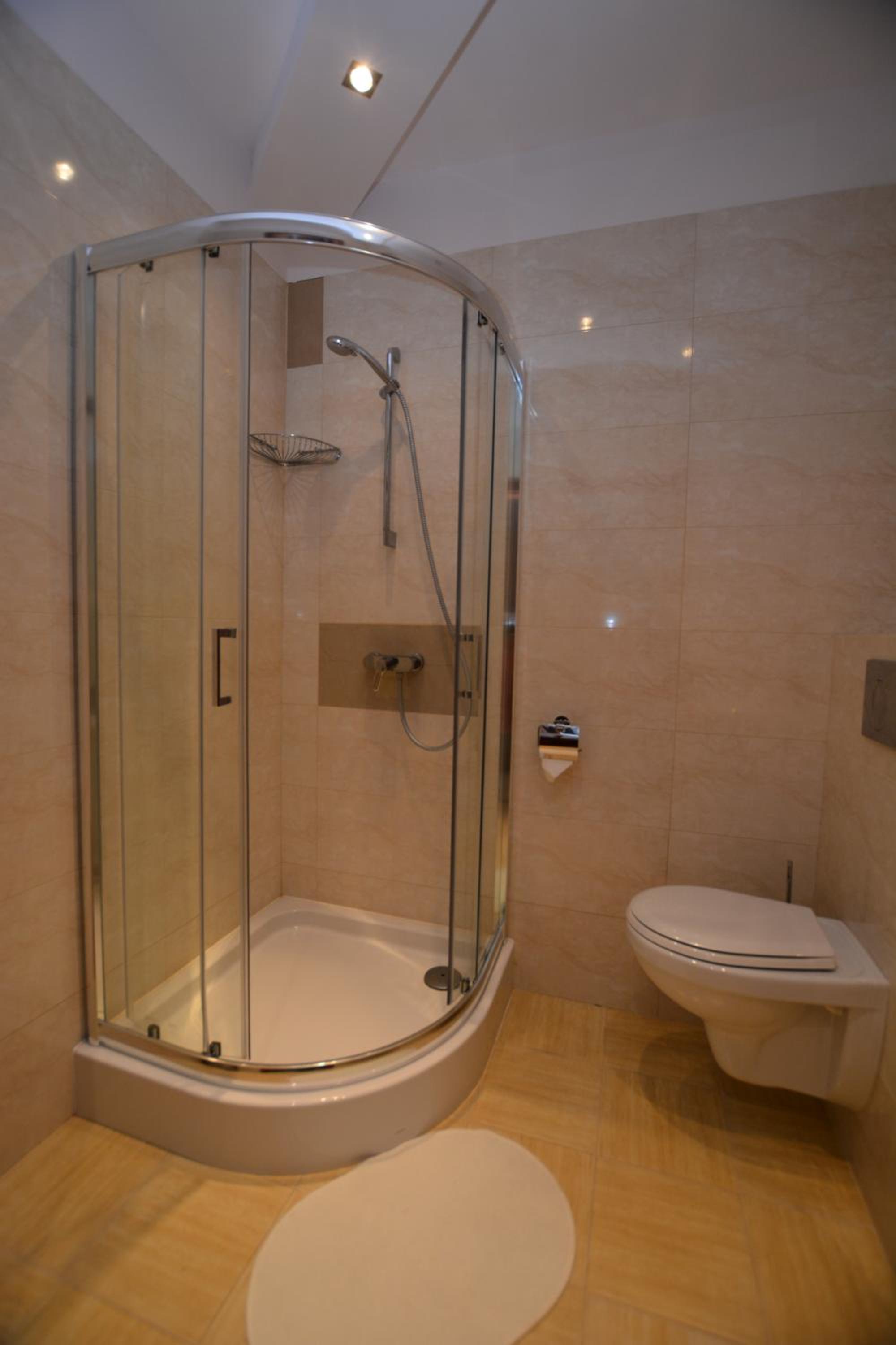 Economy Quadruple Room with Shared Bathroom photo 3