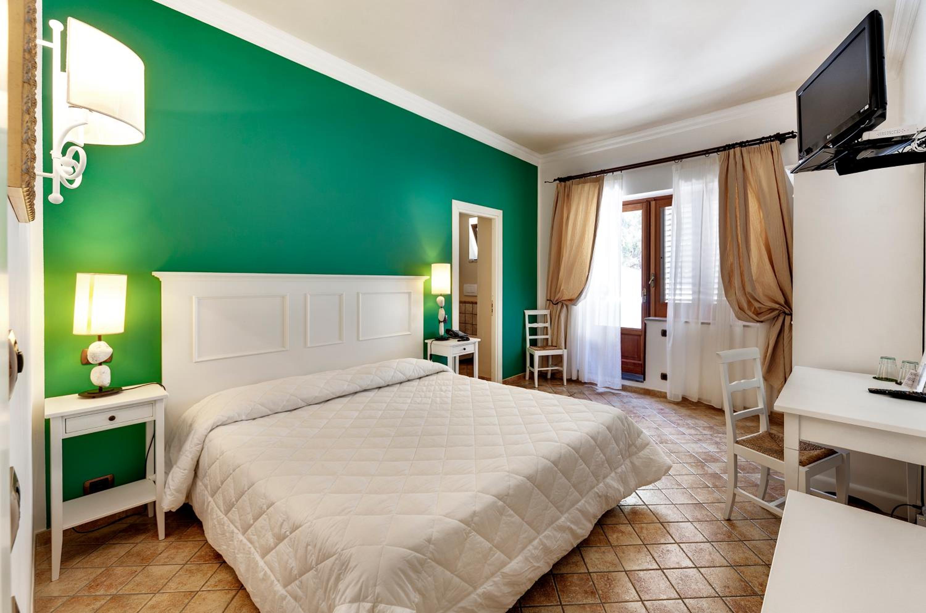 Classic Double Room with Garden View