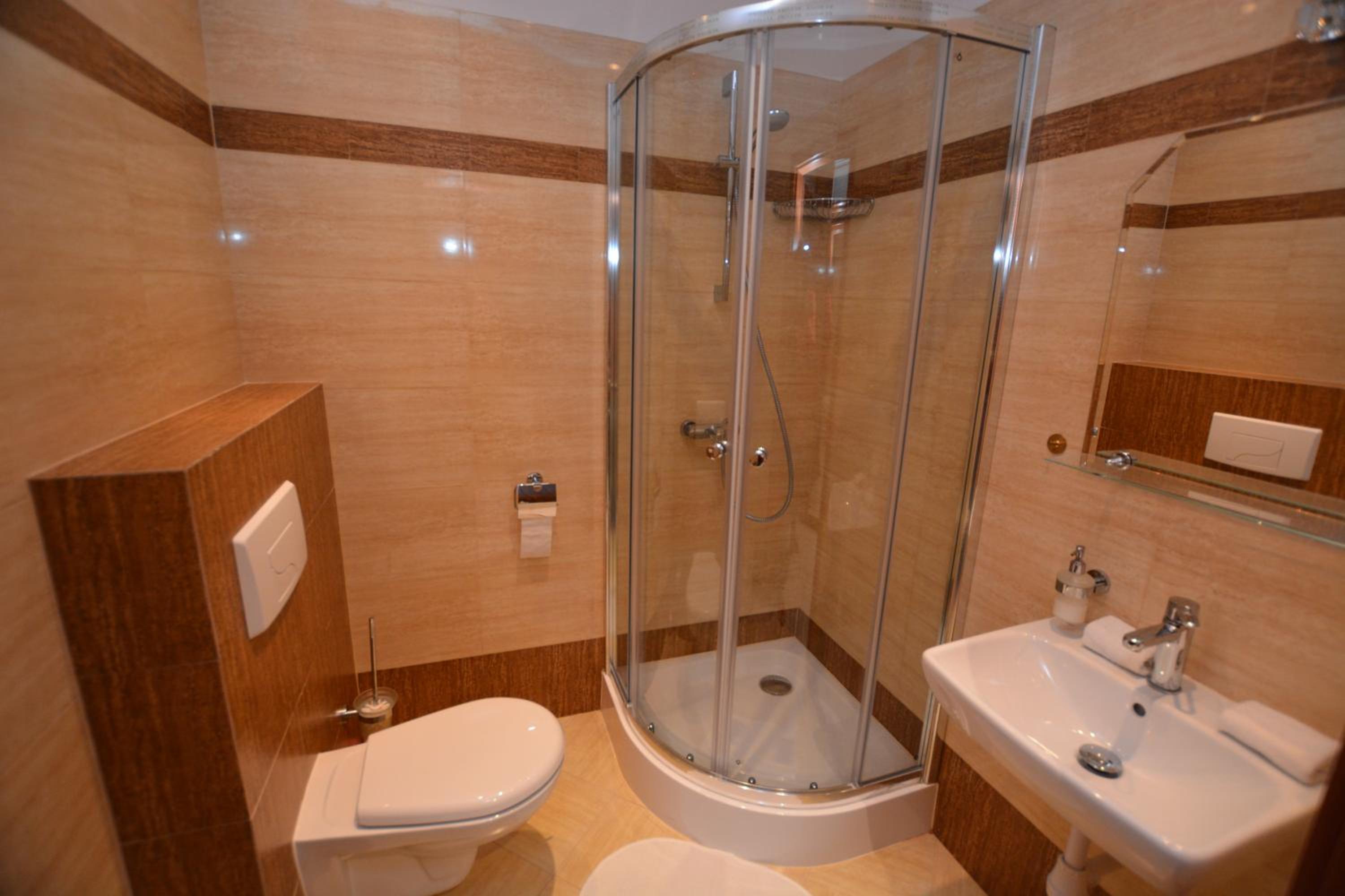 Economy Triple Room with Shared Bathroom photo 3