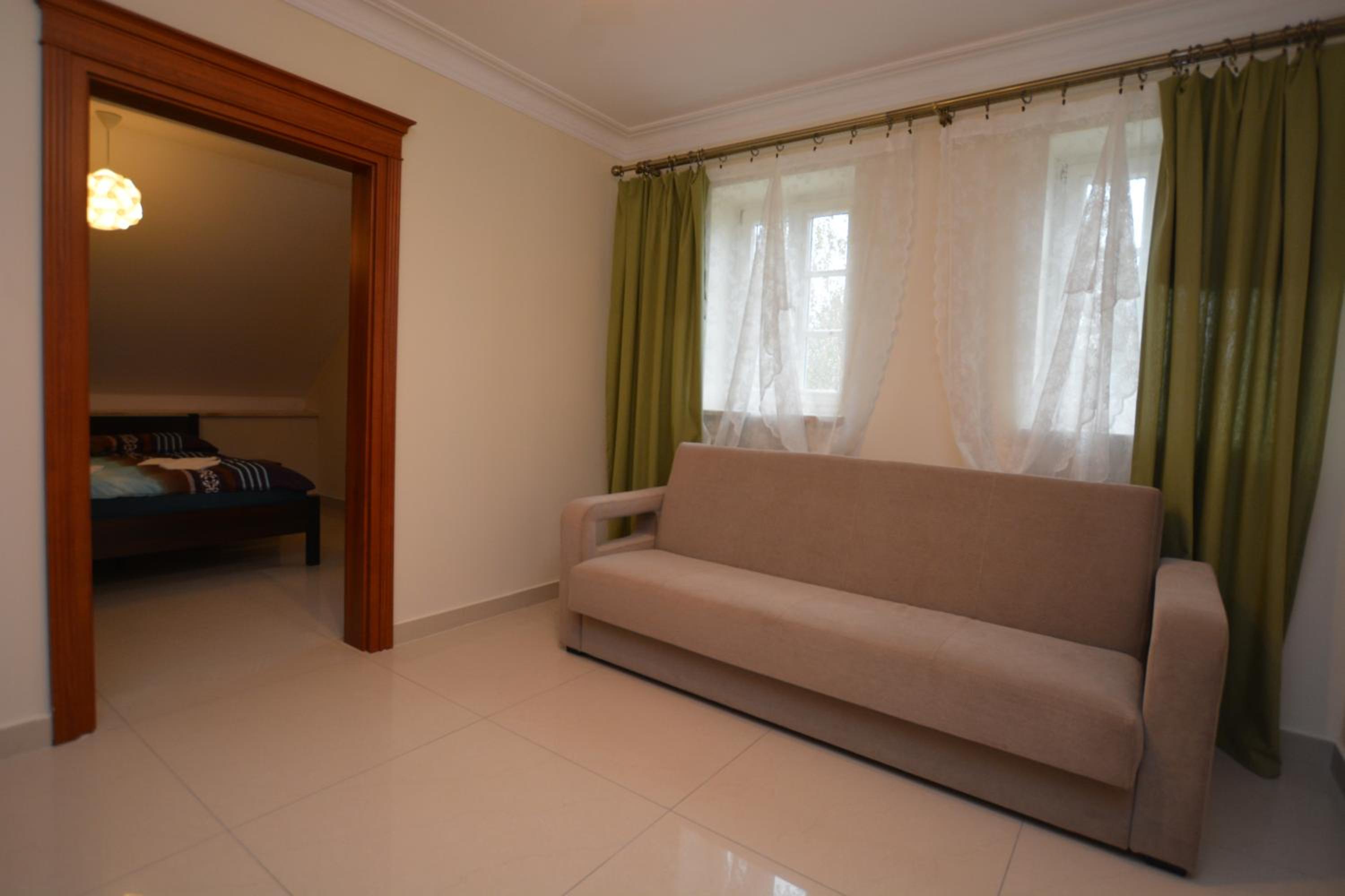 Family Room with Private Bathroom photo 3