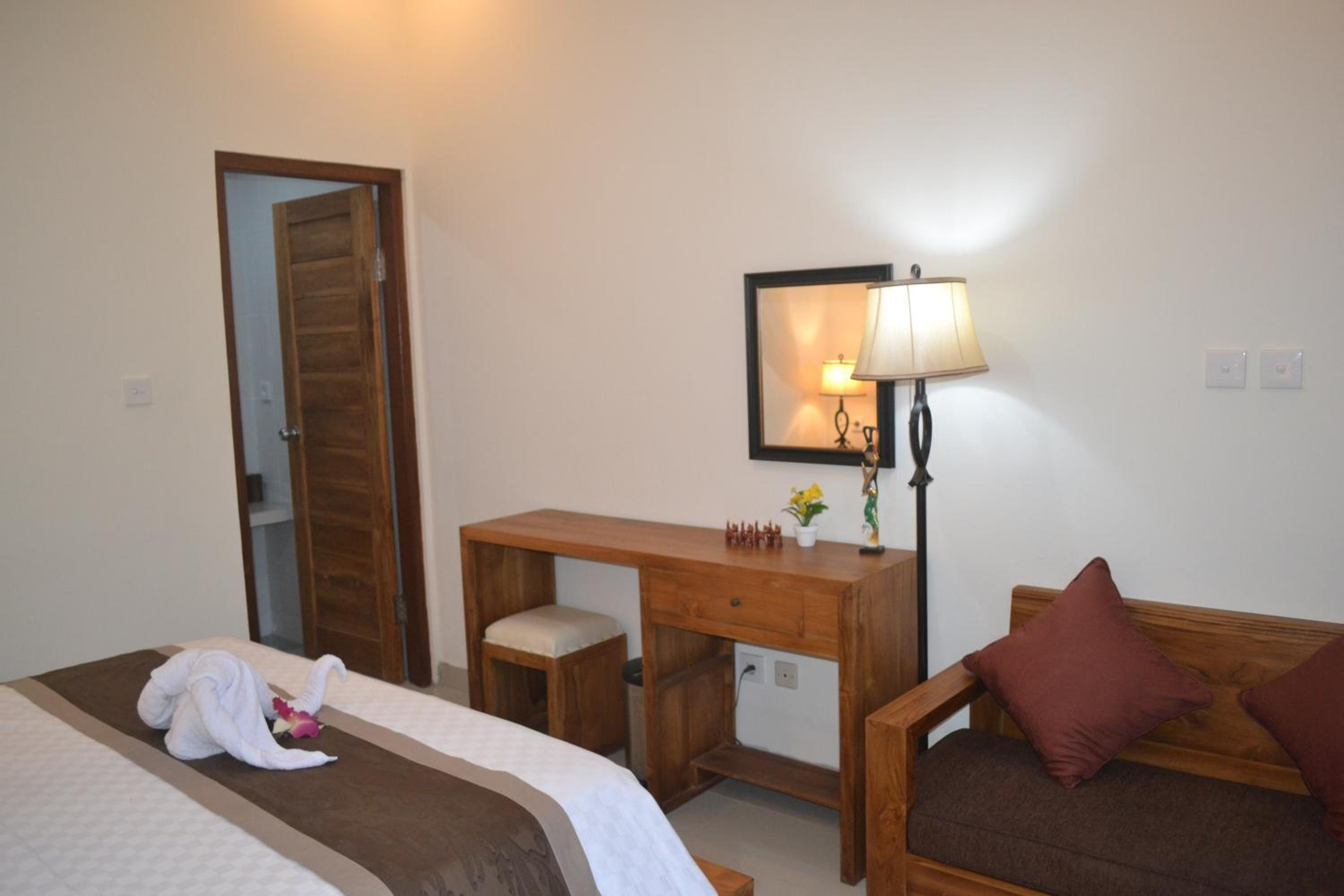 Deluxe Double Room with Balcony - Photo 21