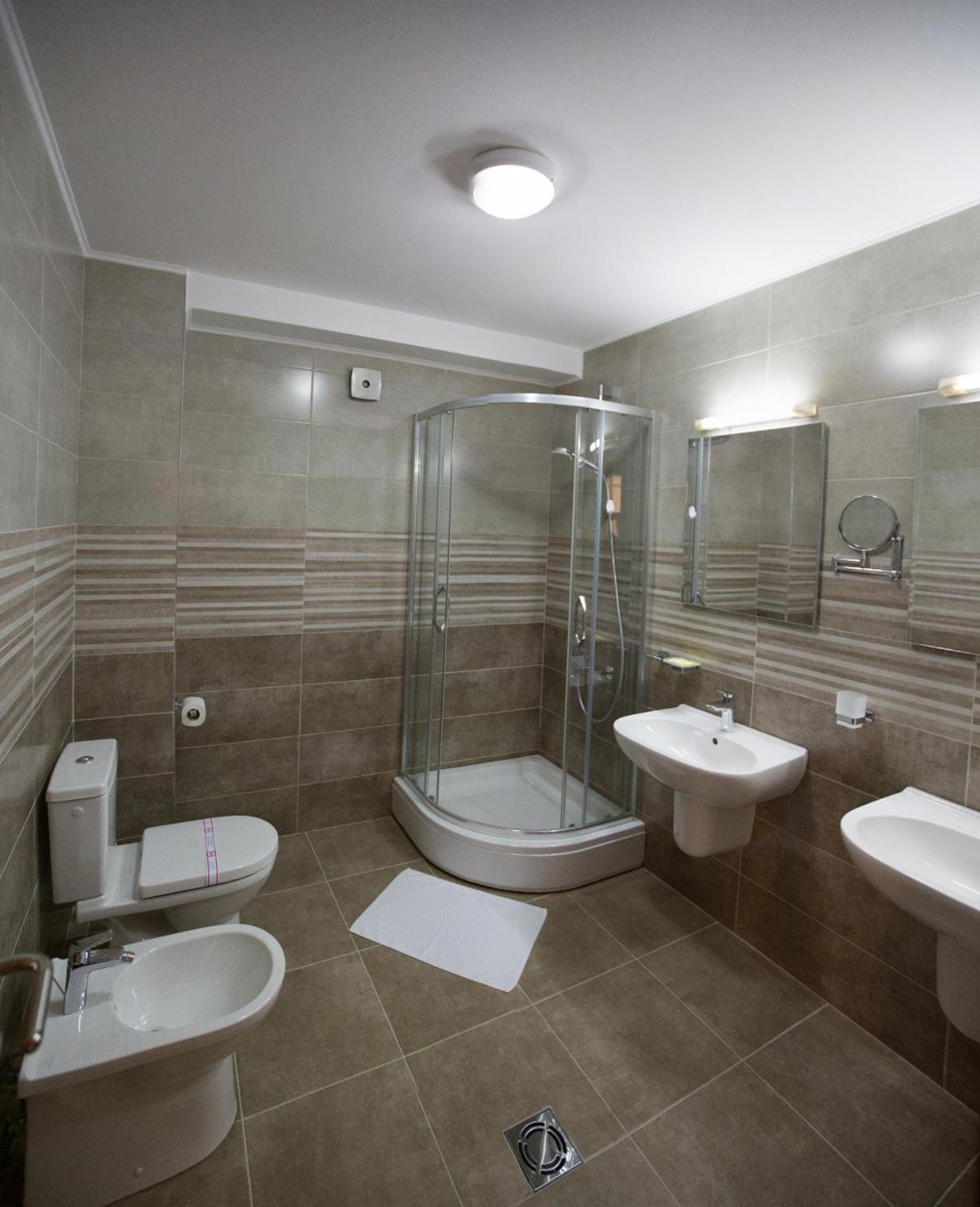 Deluxe Suite - Photo 8