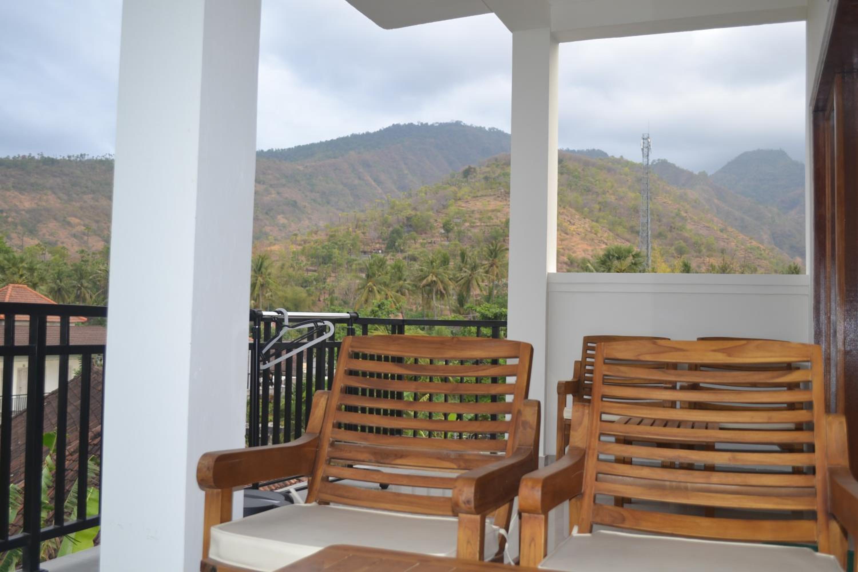 Deluxe Double Room with Balcony - Photo 14