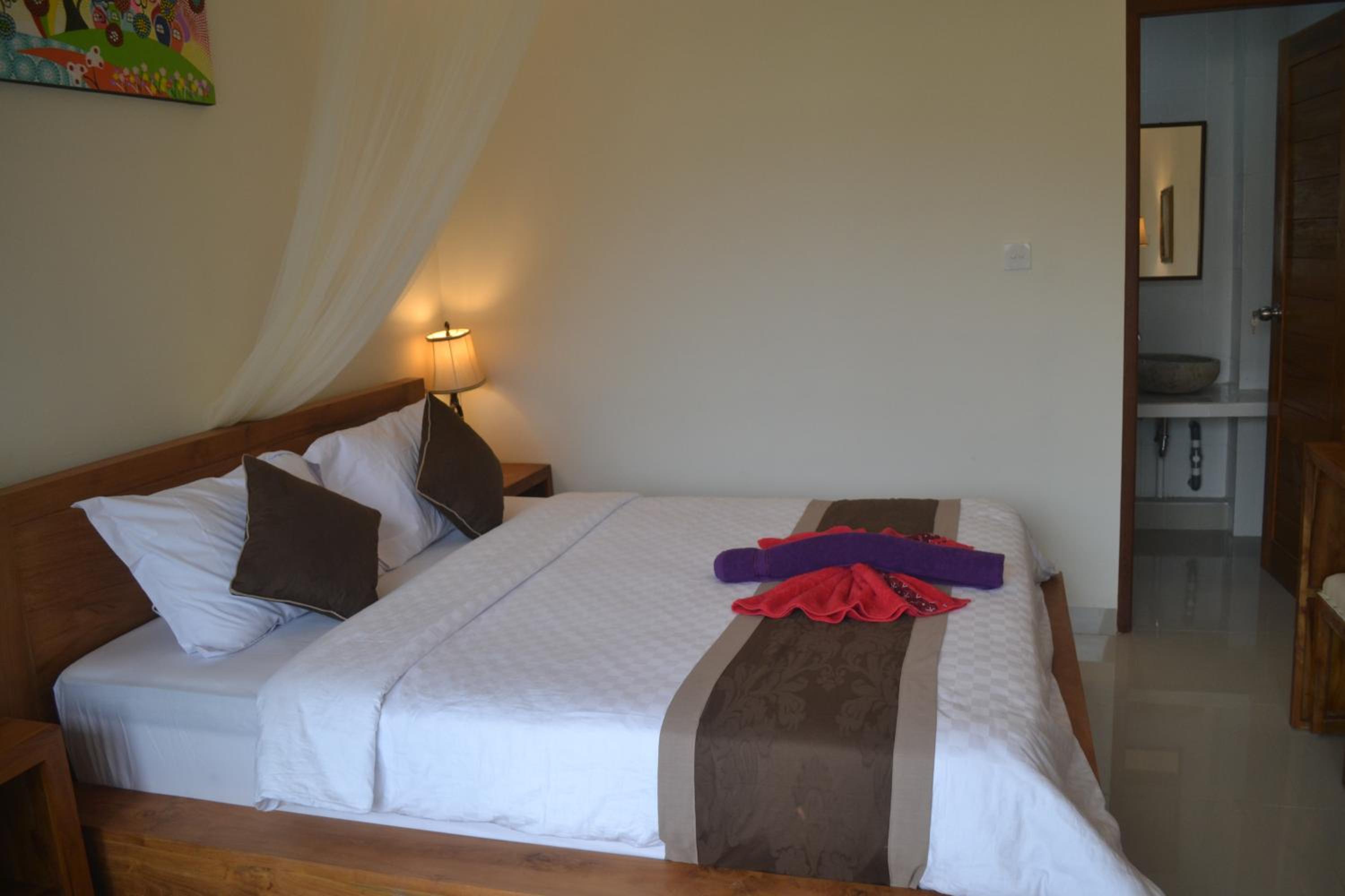 Deluxe Double Room with Balcony - Photo 17