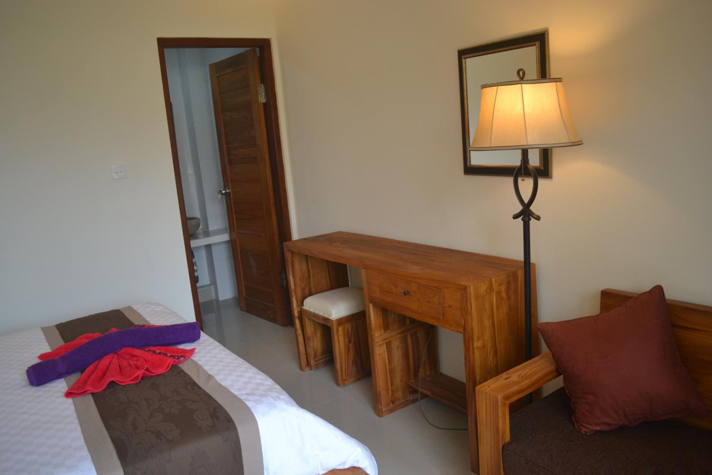 Deluxe Double Room with Balcony - Photo 18