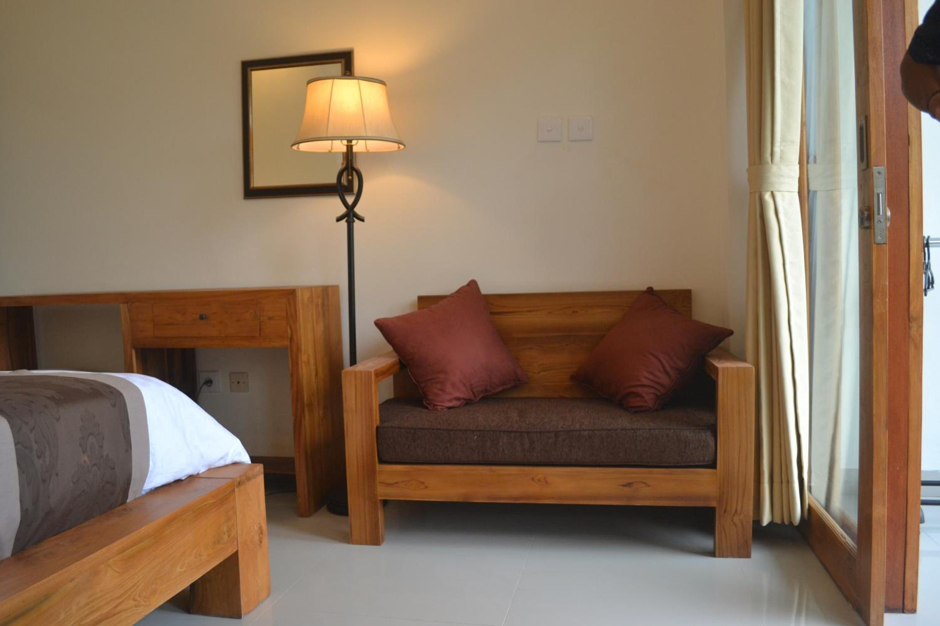 Deluxe Double Room with Balcony - Photo 19