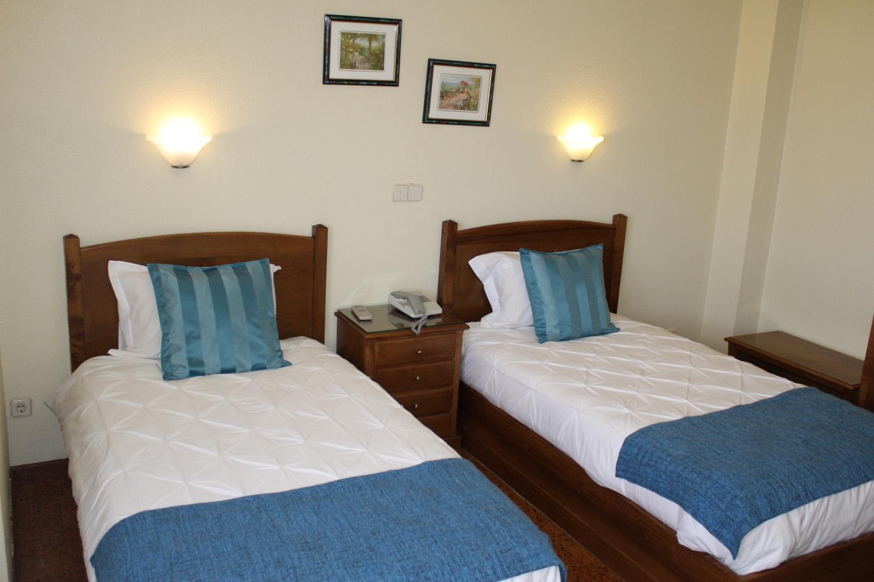Twin Room - Photo 9