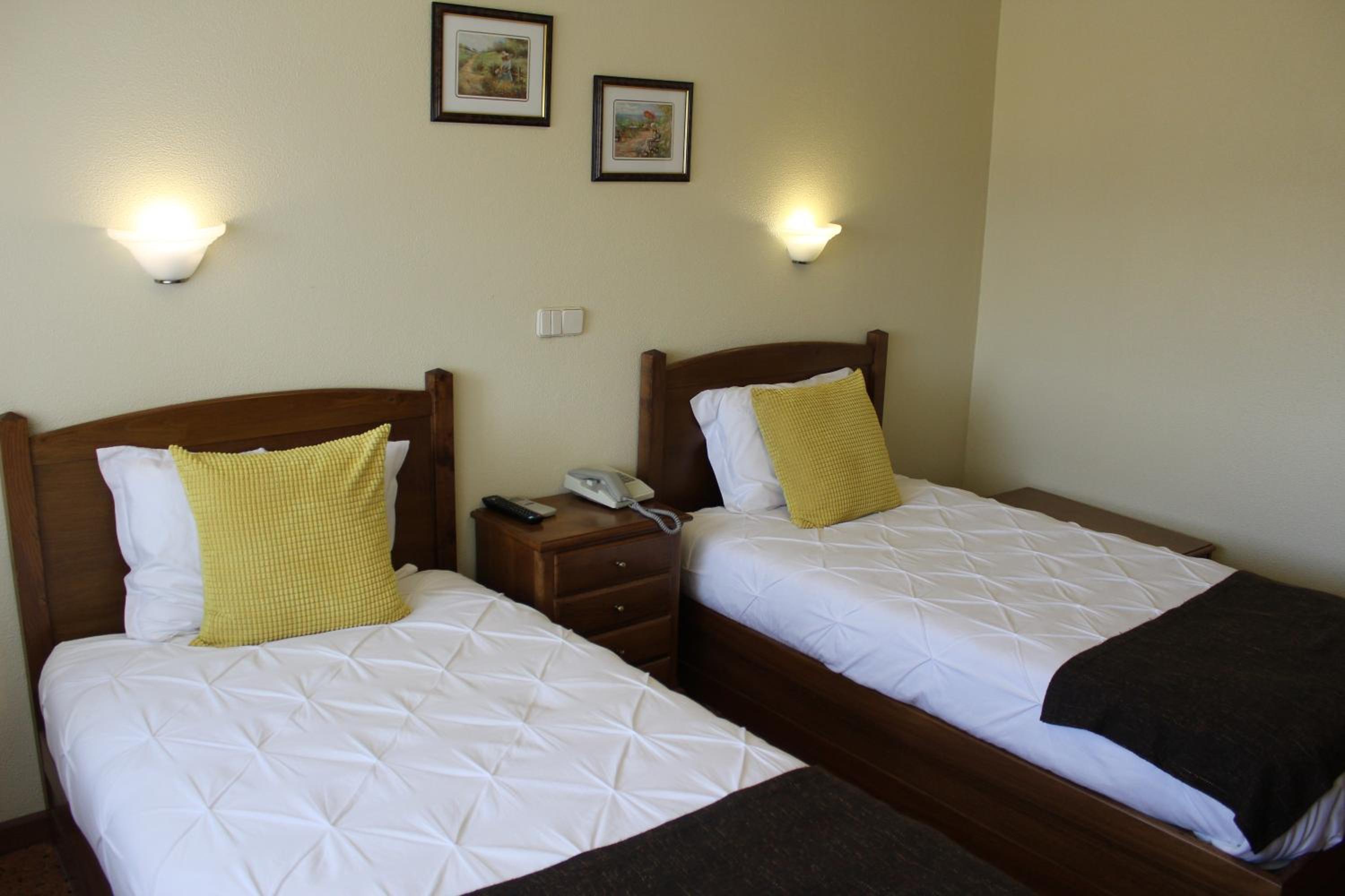 Twin Room - Photo 7