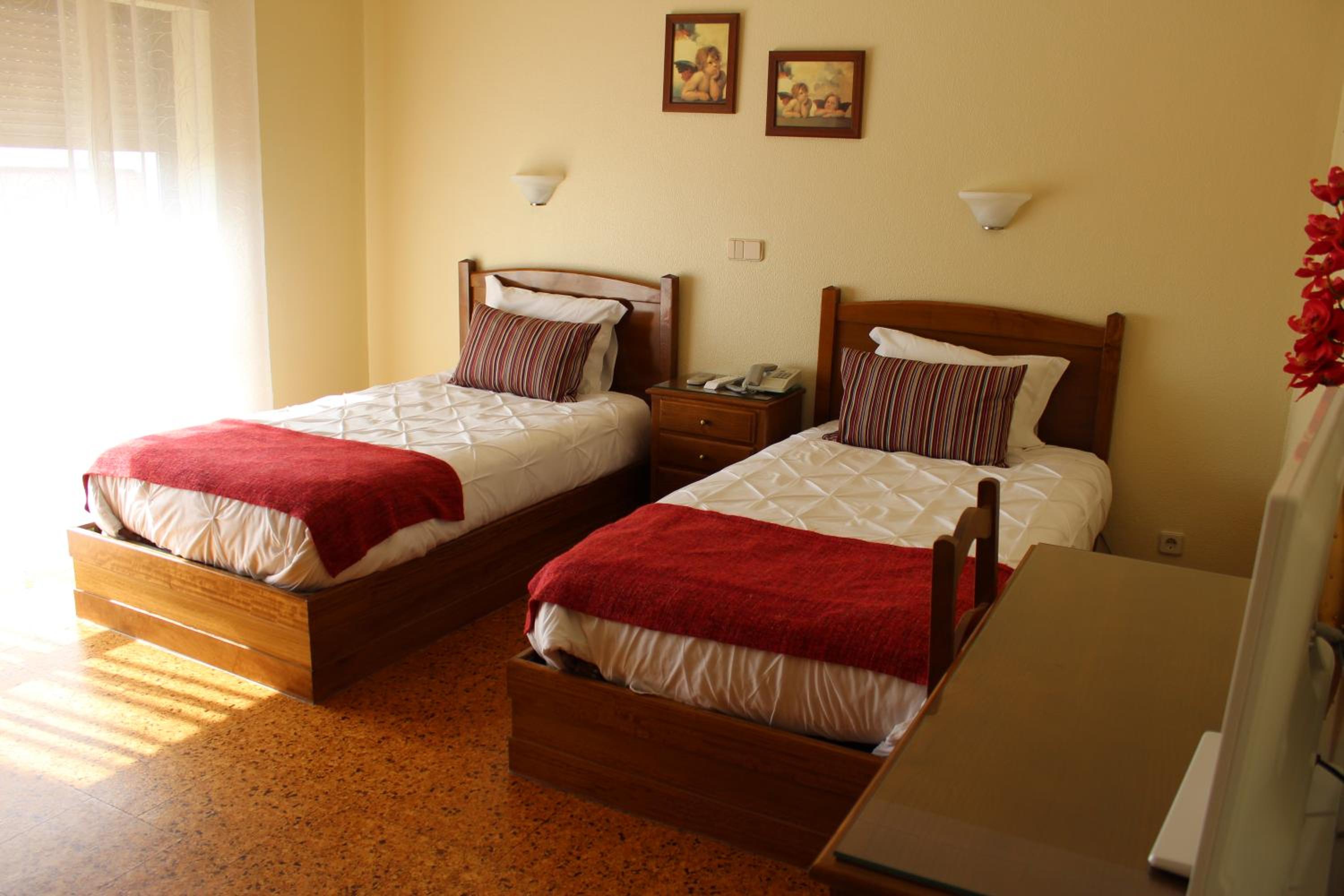 Twin Room - Photo 10