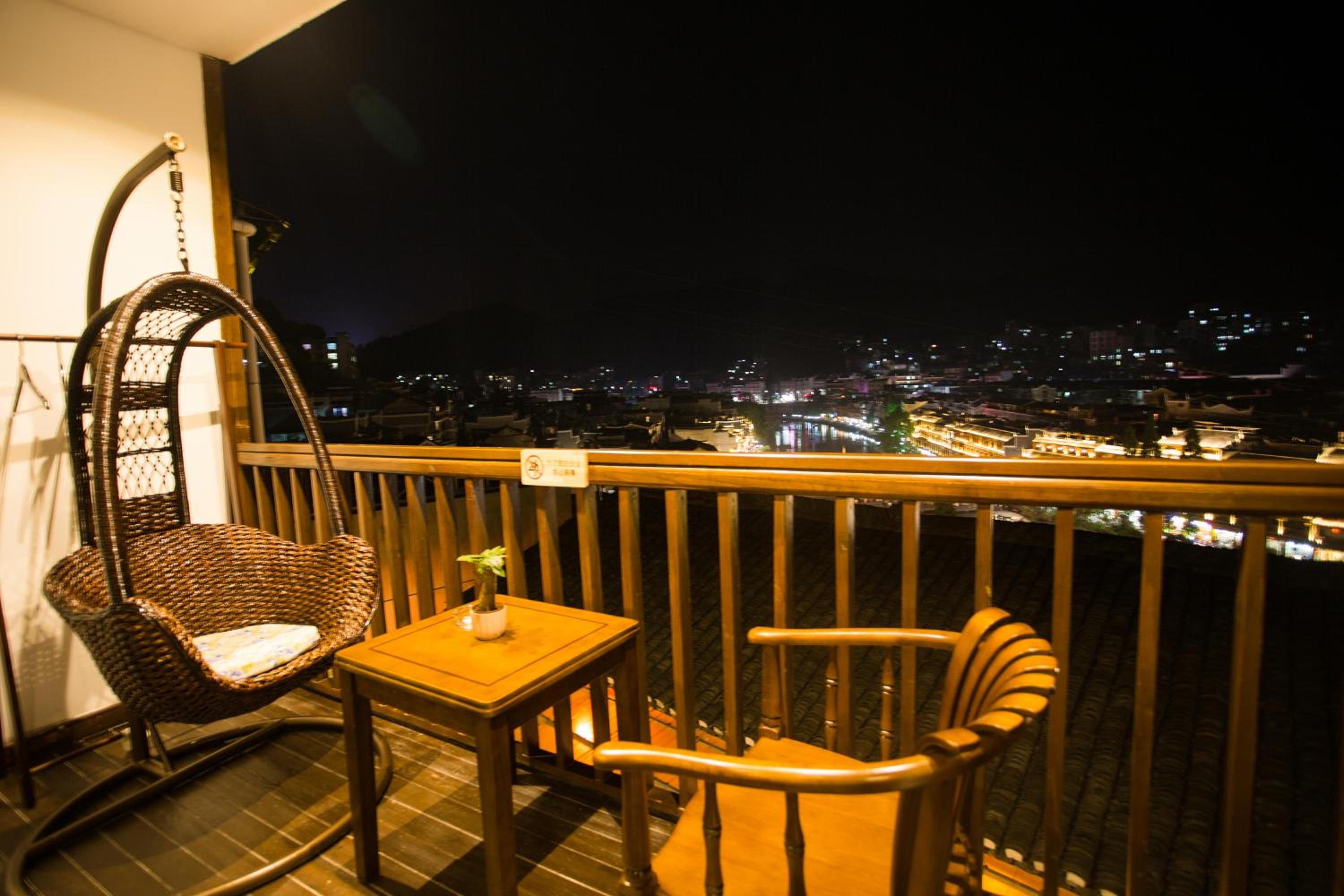 Deluxe Twin Room with Balcony photo 2