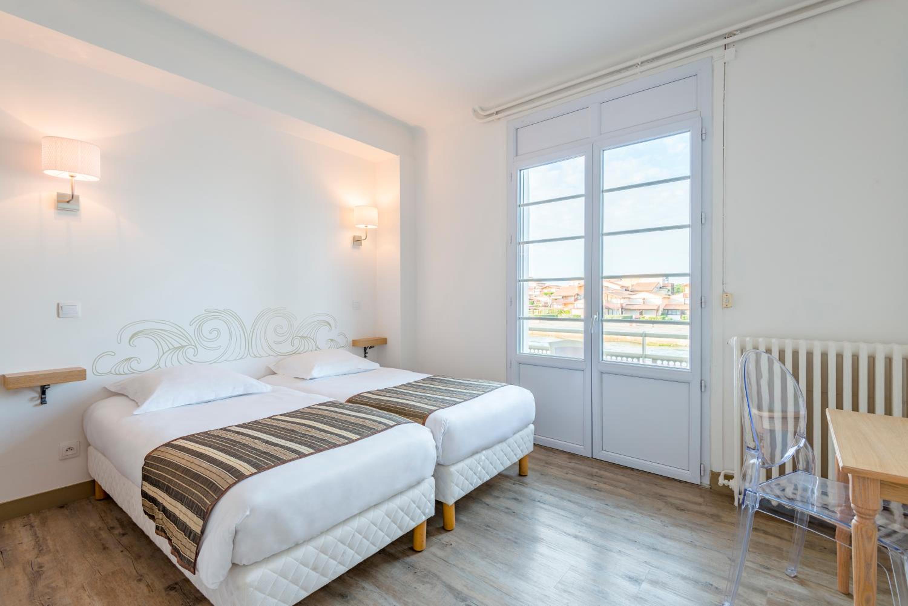 Ocean Twin Room - Photo 3