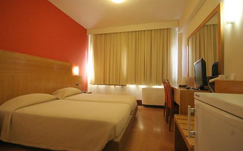 Double or Twin Room - Photo 7