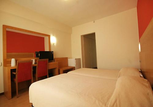 Double or Twin Room - Photo 2